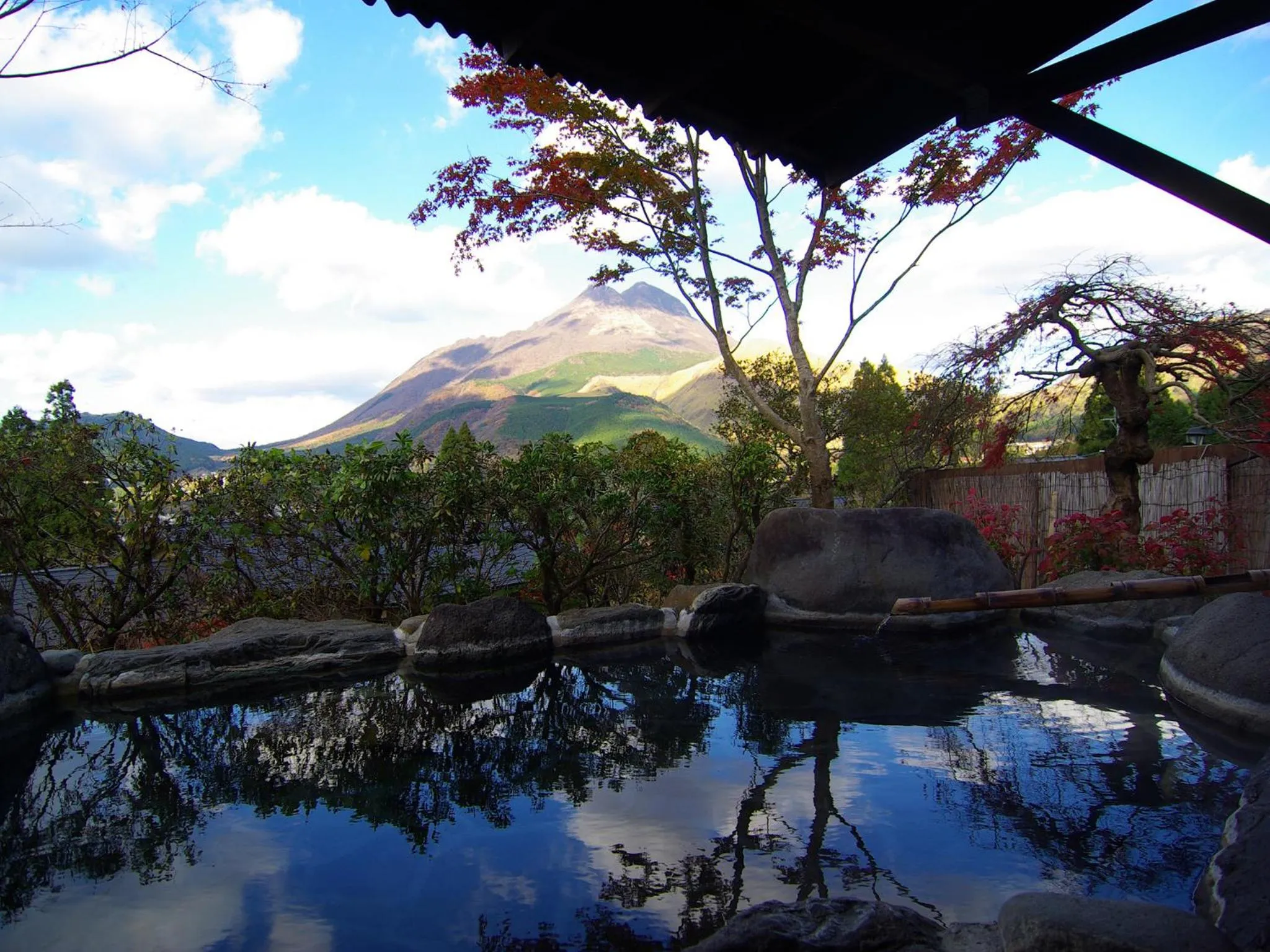 Hot Spring Bath in Yufuin-Sanso Waremokou