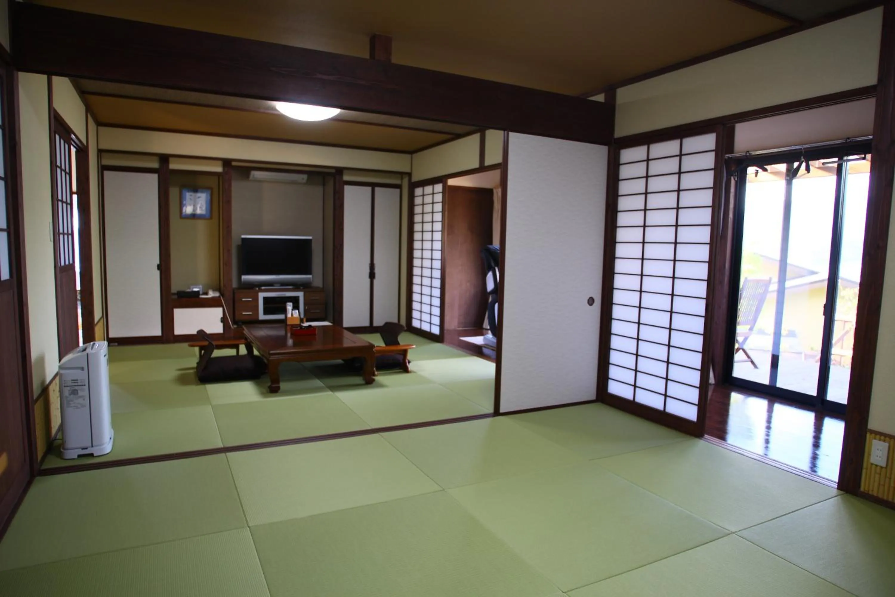 Photo of the whole room in Yufuin-Sanso Waremokou