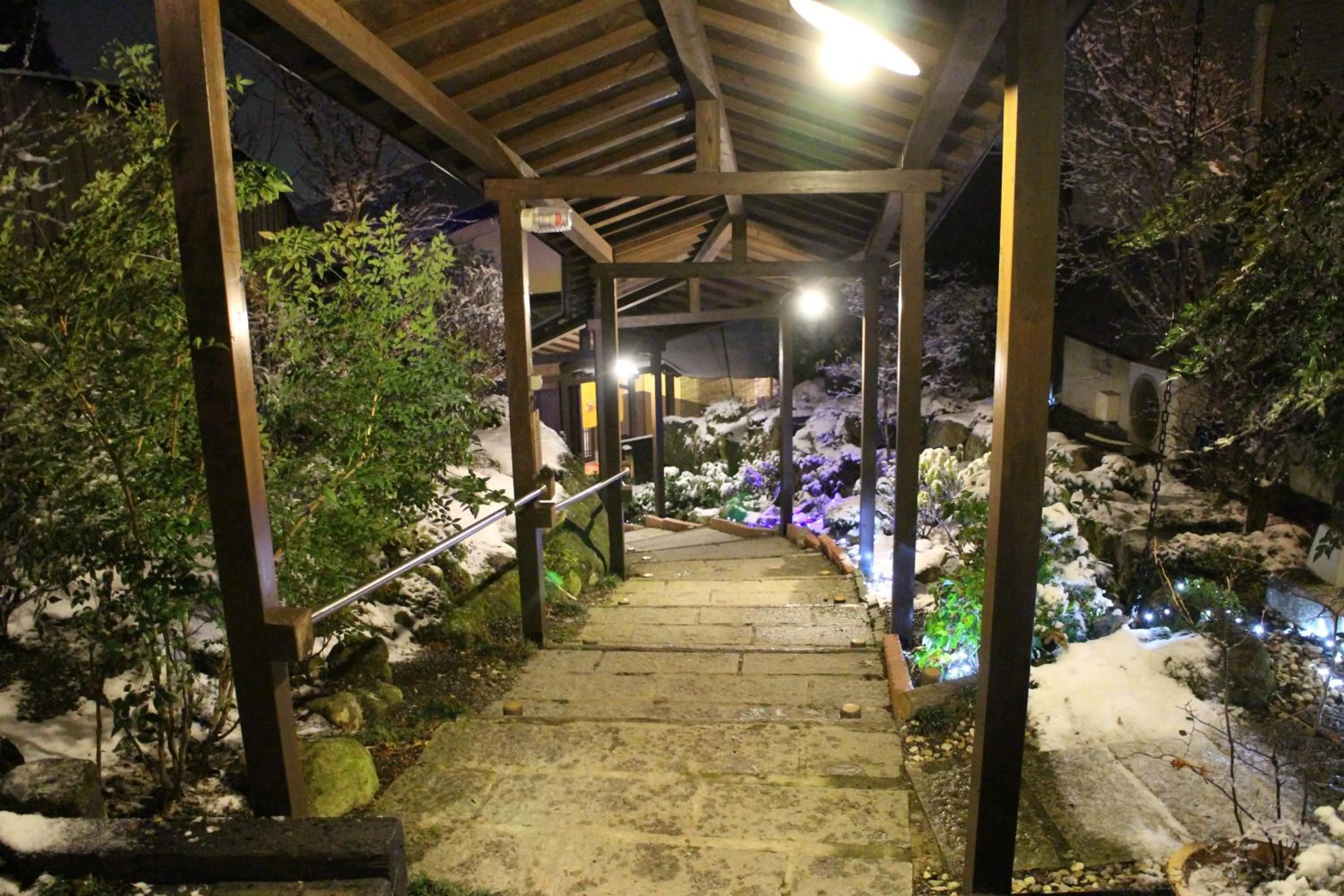 Winter in Yufuin-Sanso Waremokou