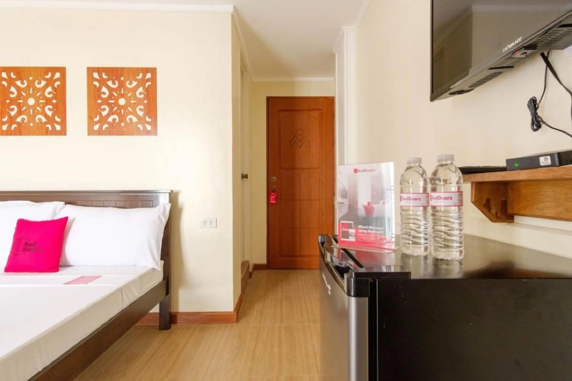 Bed in RedDoorz Plus near Johnson and Johnson Paranaque