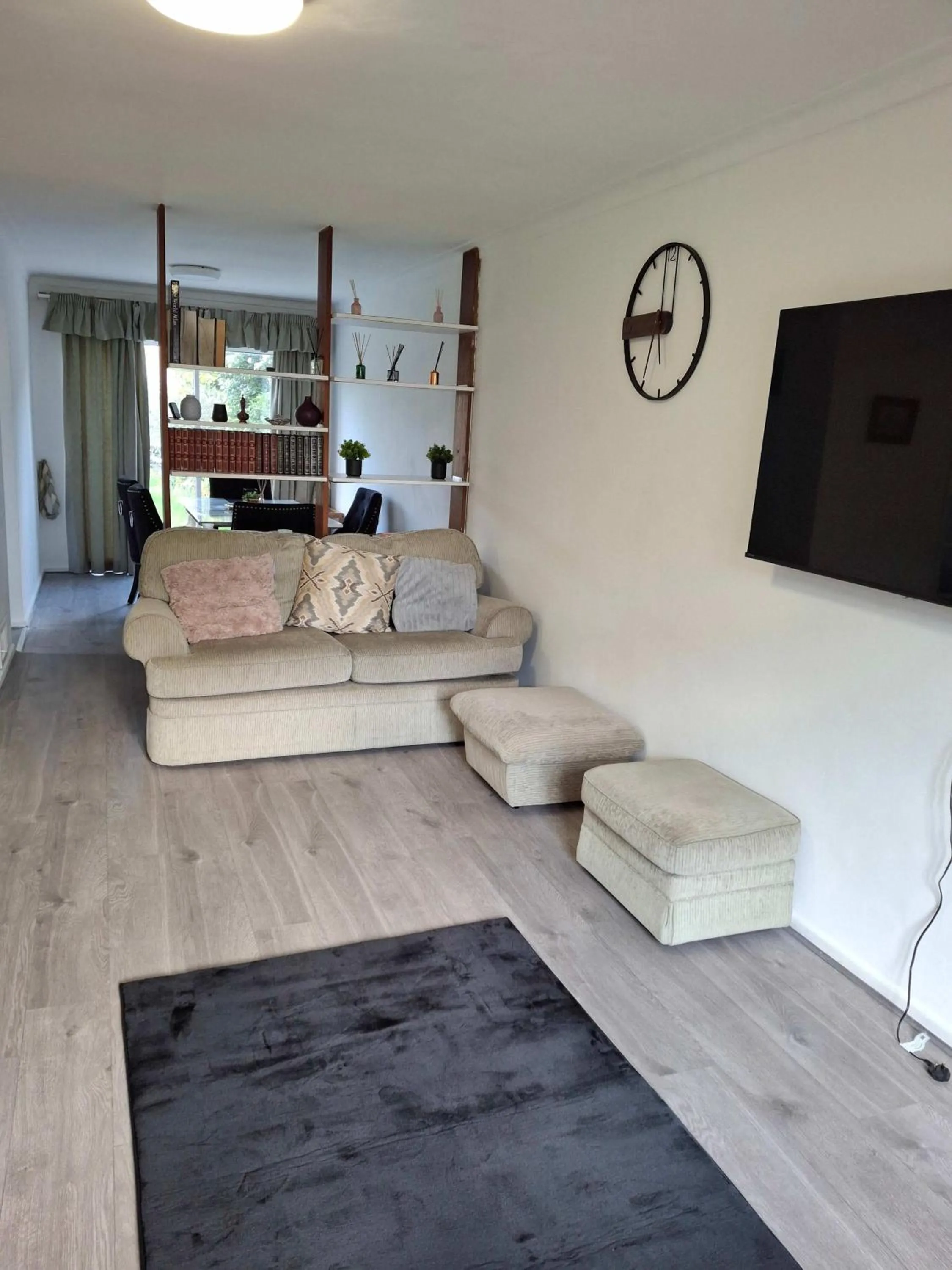 Nicely decorated 3 bedroom house near Heathrow, London