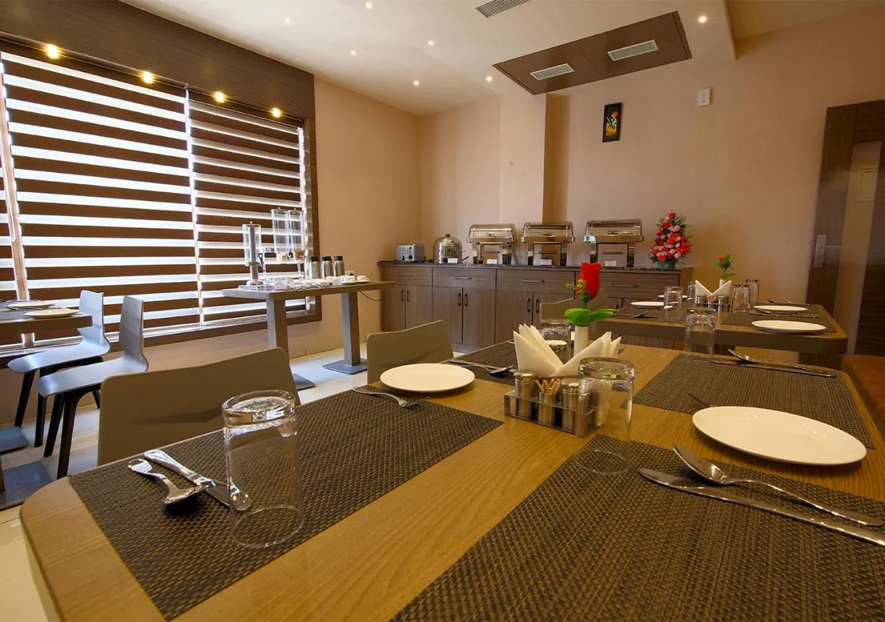 Restaurant/places to eat in Aloka Stay Inn