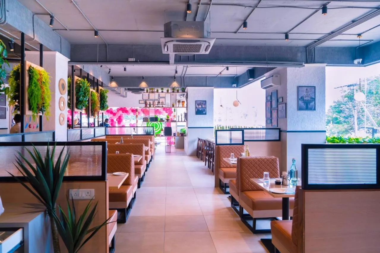 Restaurant/places to eat in Aloka Stay Inn