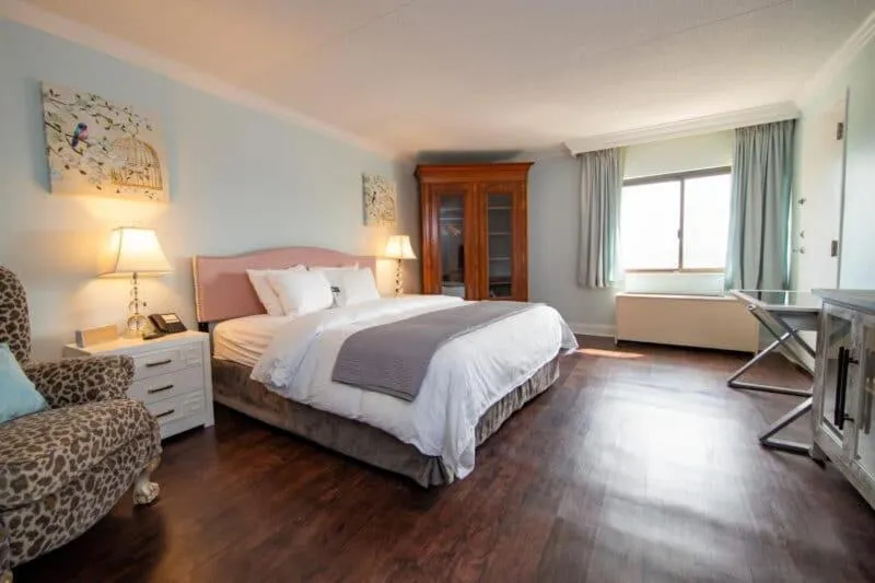 Bed in Bella Vista Hotel & Suites