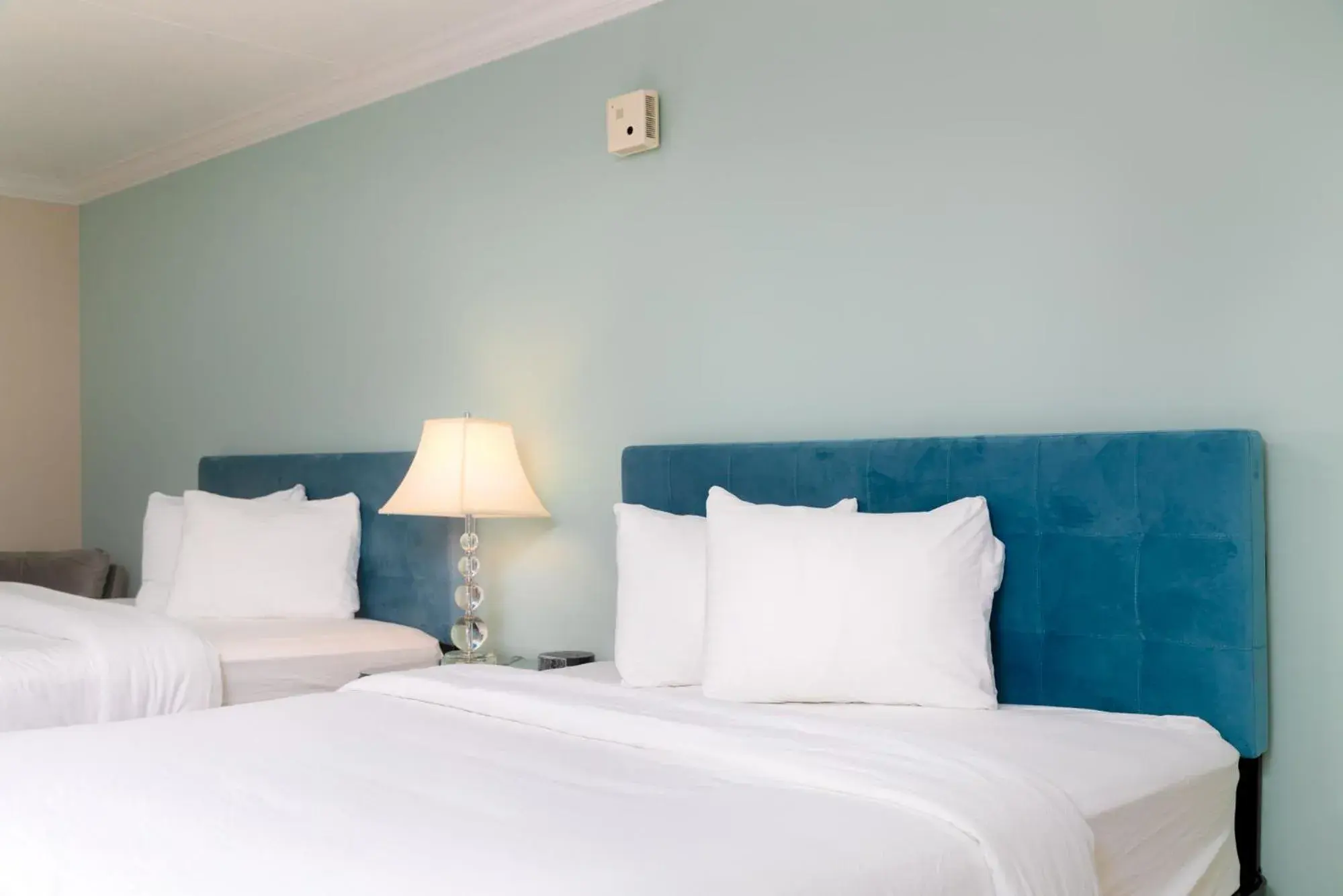 Double Room with Two Double Beds - single occupancy - Non-Smoking in Bella Vista Hotel & Suites Double Room with Two Double Beds - single occupancy - Non-Smoking in Bella Vista Hotel & Suites