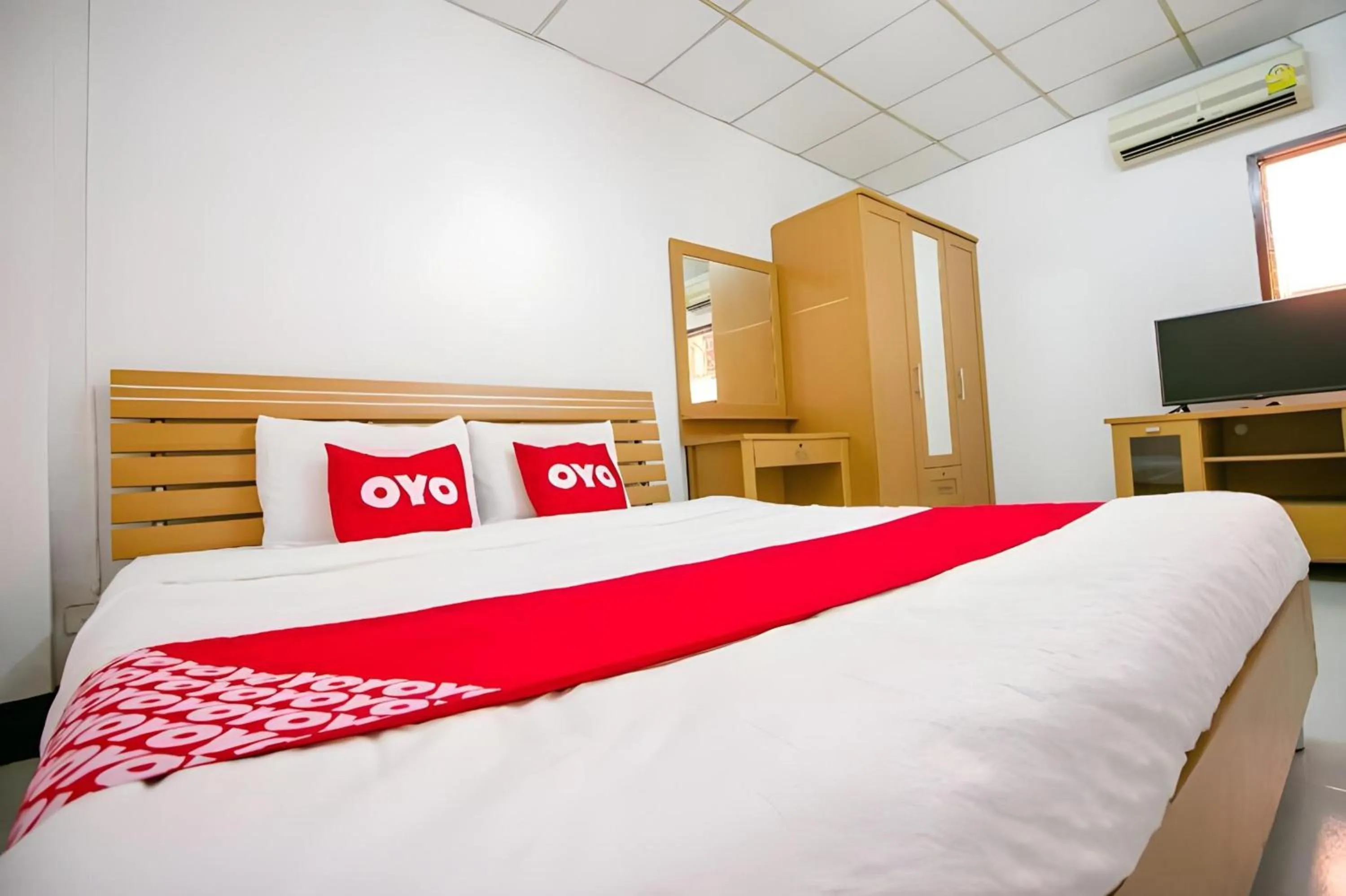 Photo of the whole room, Bed in OYO 525 MRT Phetkasem 48-1 Place