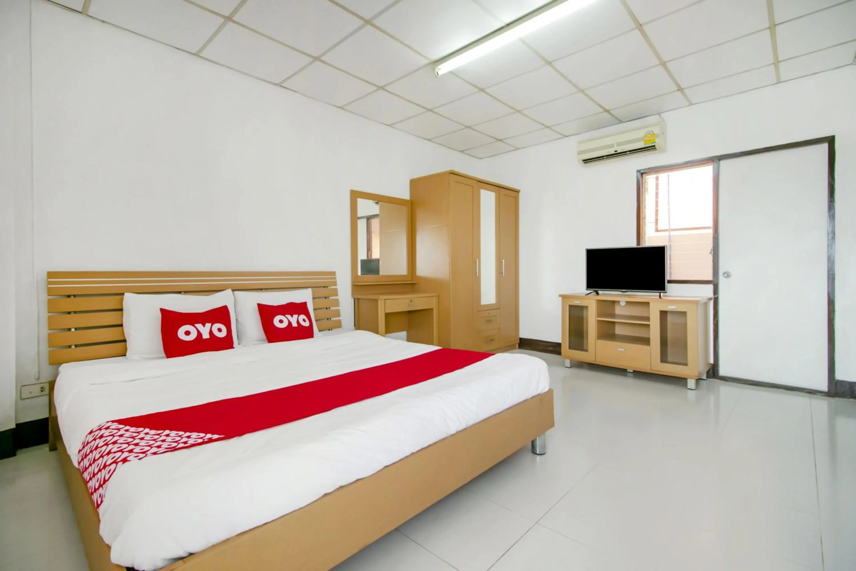 Photo of the whole room, Bed in OYO 525 MRT Phetkasem 48-1 Place