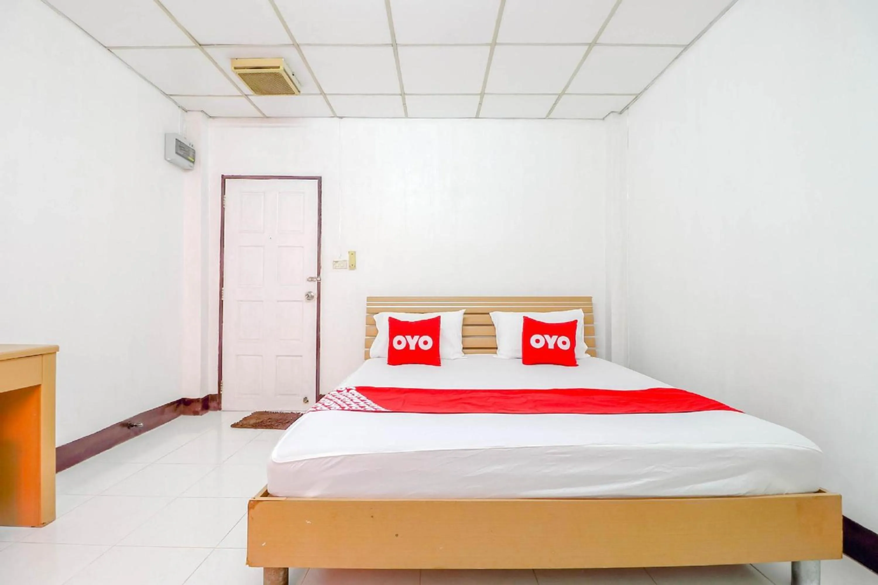 Photo of the whole room, Bed in OYO 525 MRT Phetkasem 48-1 Place