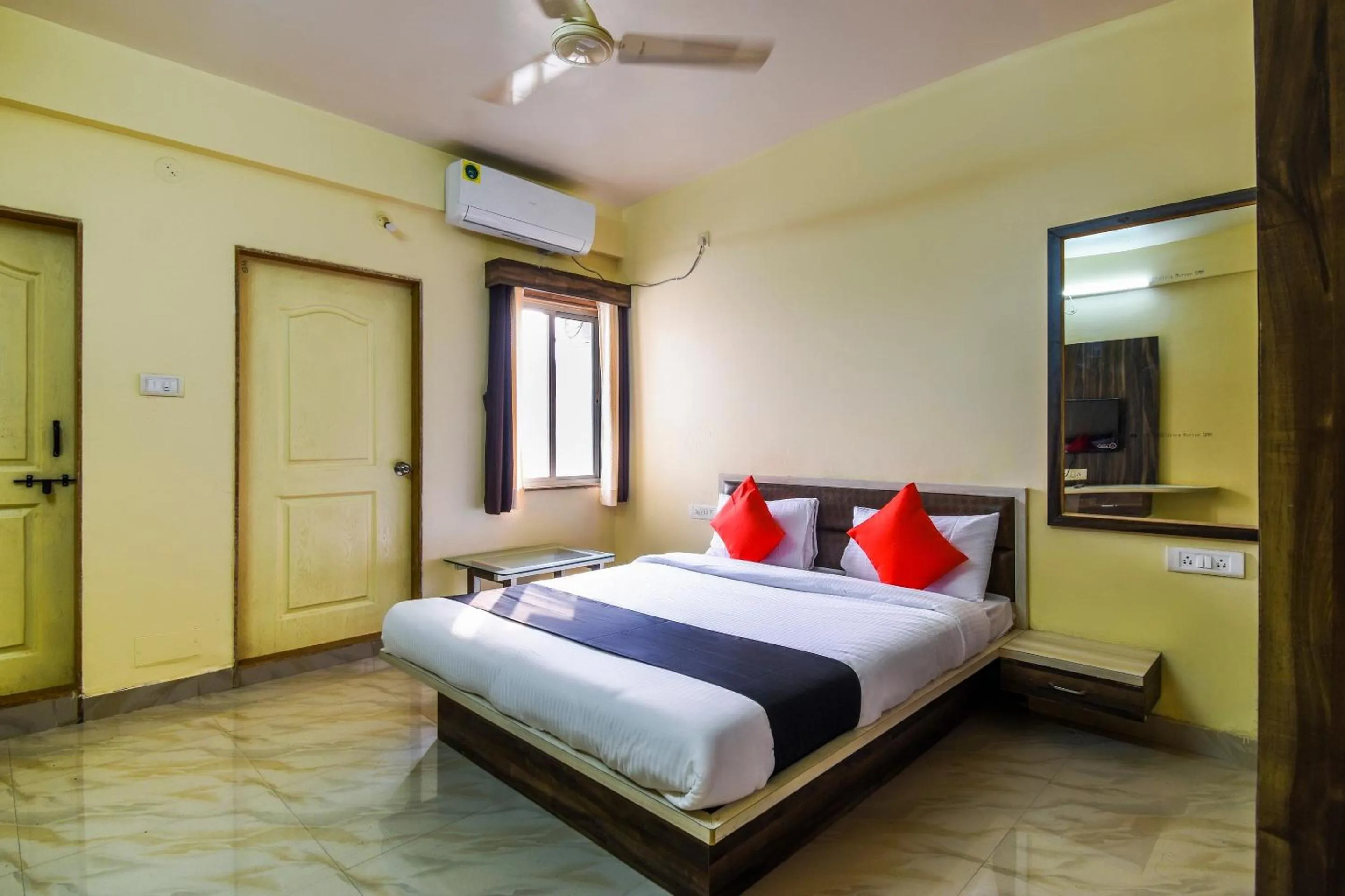 Bedroom, Bed in Hotel O by OYO Dwarka Lodge