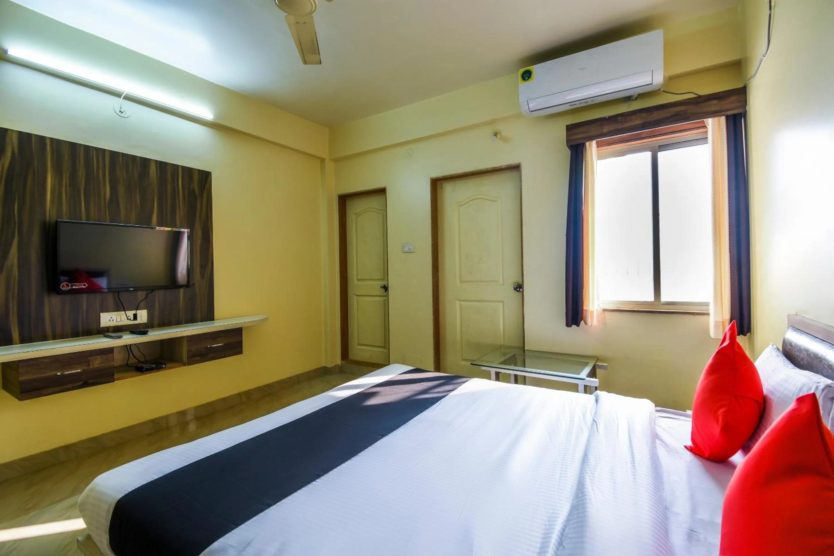 Bedroom, Bed in Hotel O by OYO Dwarka Lodge