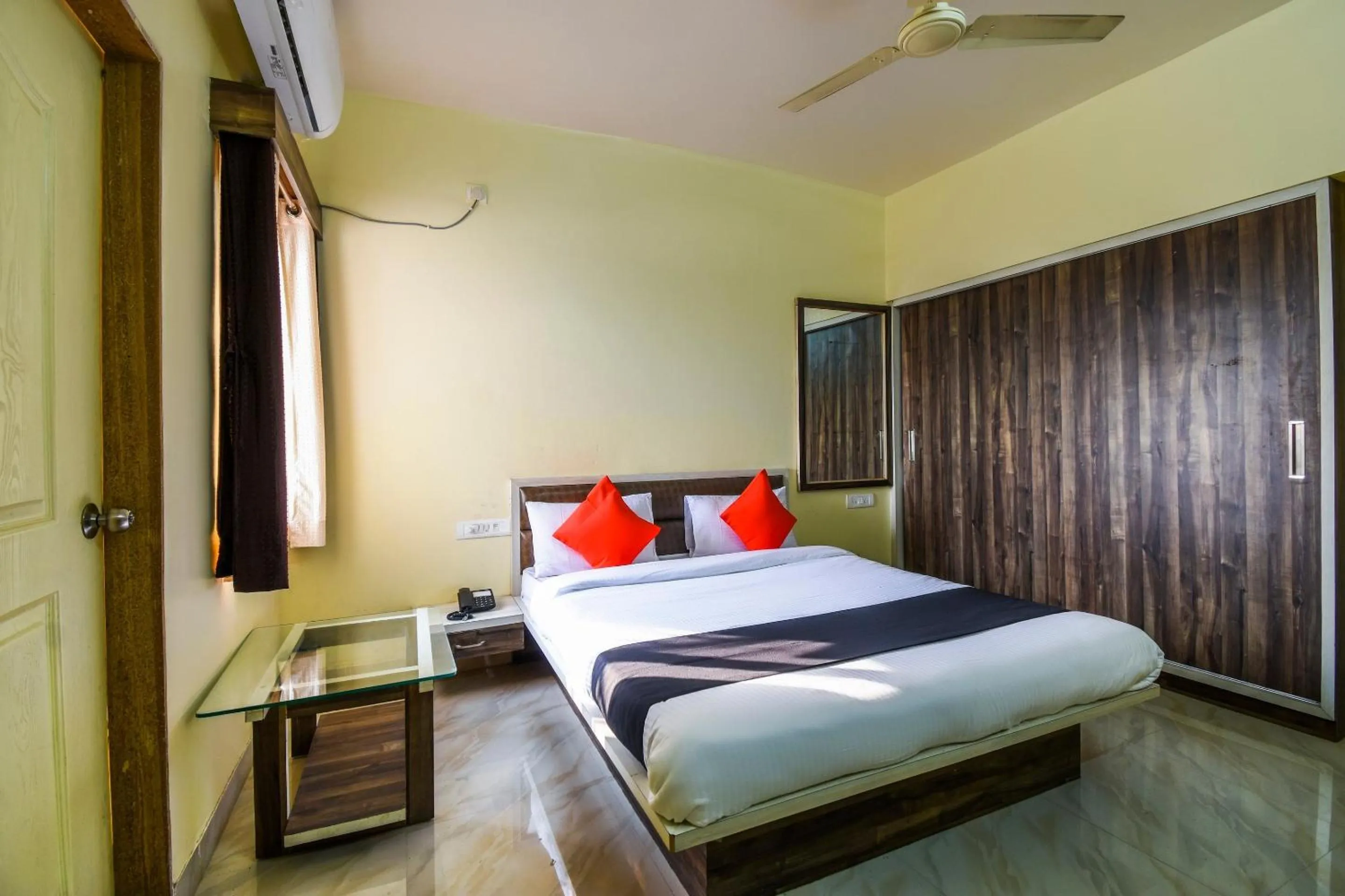 Bedroom, Bed in Hotel O by OYO Dwarka Lodge