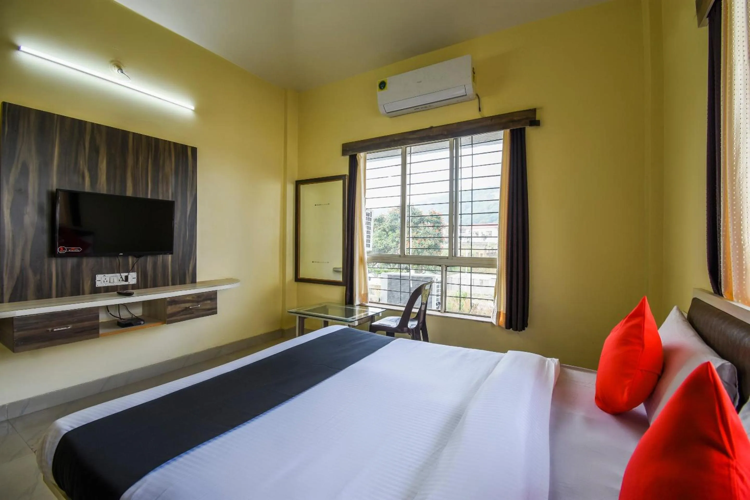 Bedroom, Bed in Hotel O by OYO Dwarka Lodge