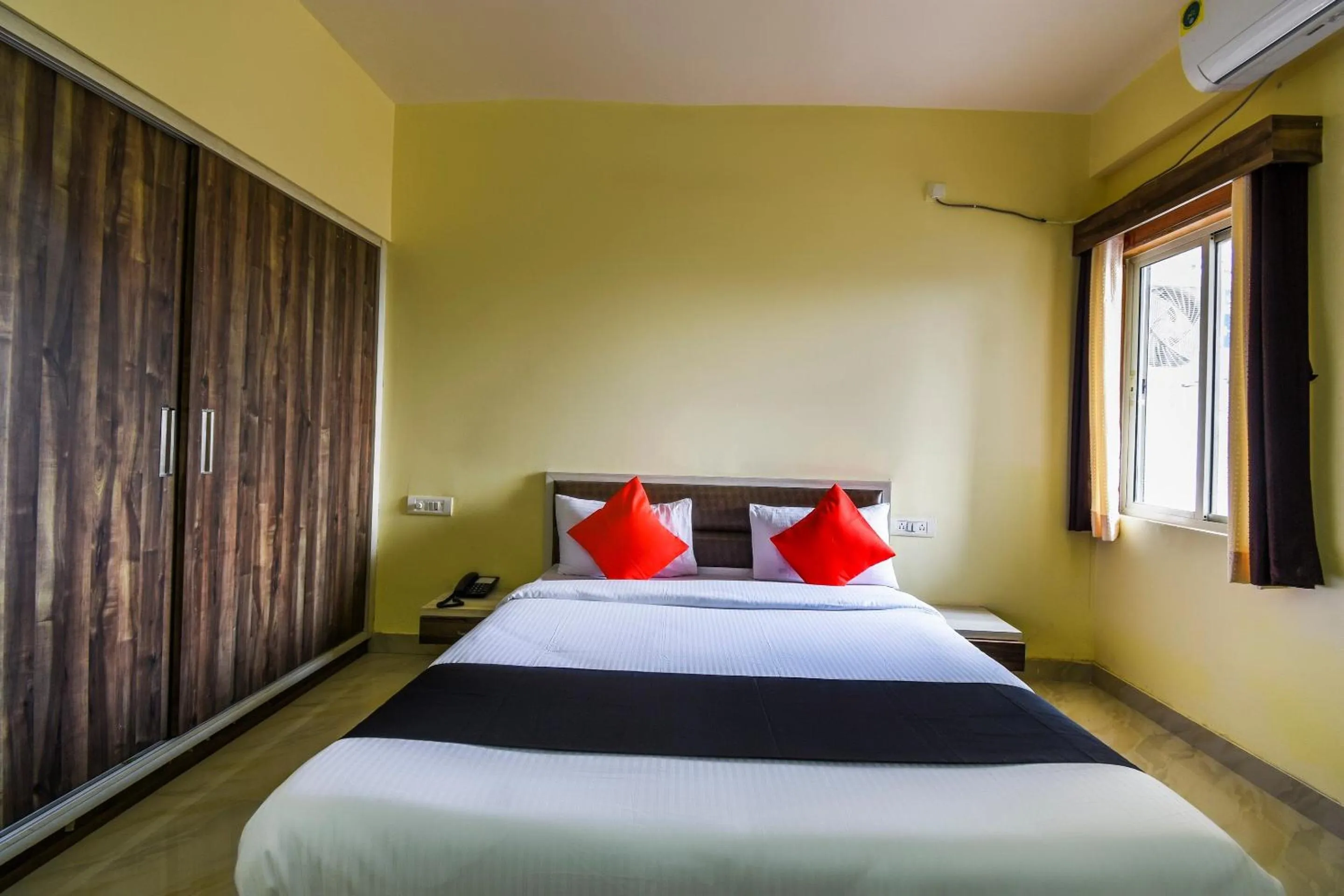 Bedroom, Bed in Hotel O by OYO Dwarka Lodge