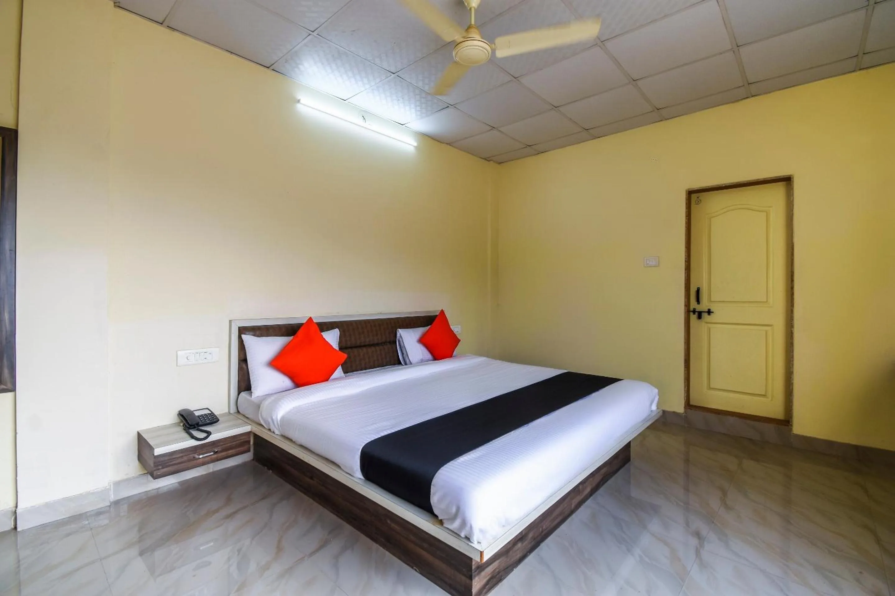 Bedroom, Bed in Hotel O by OYO Dwarka Lodge