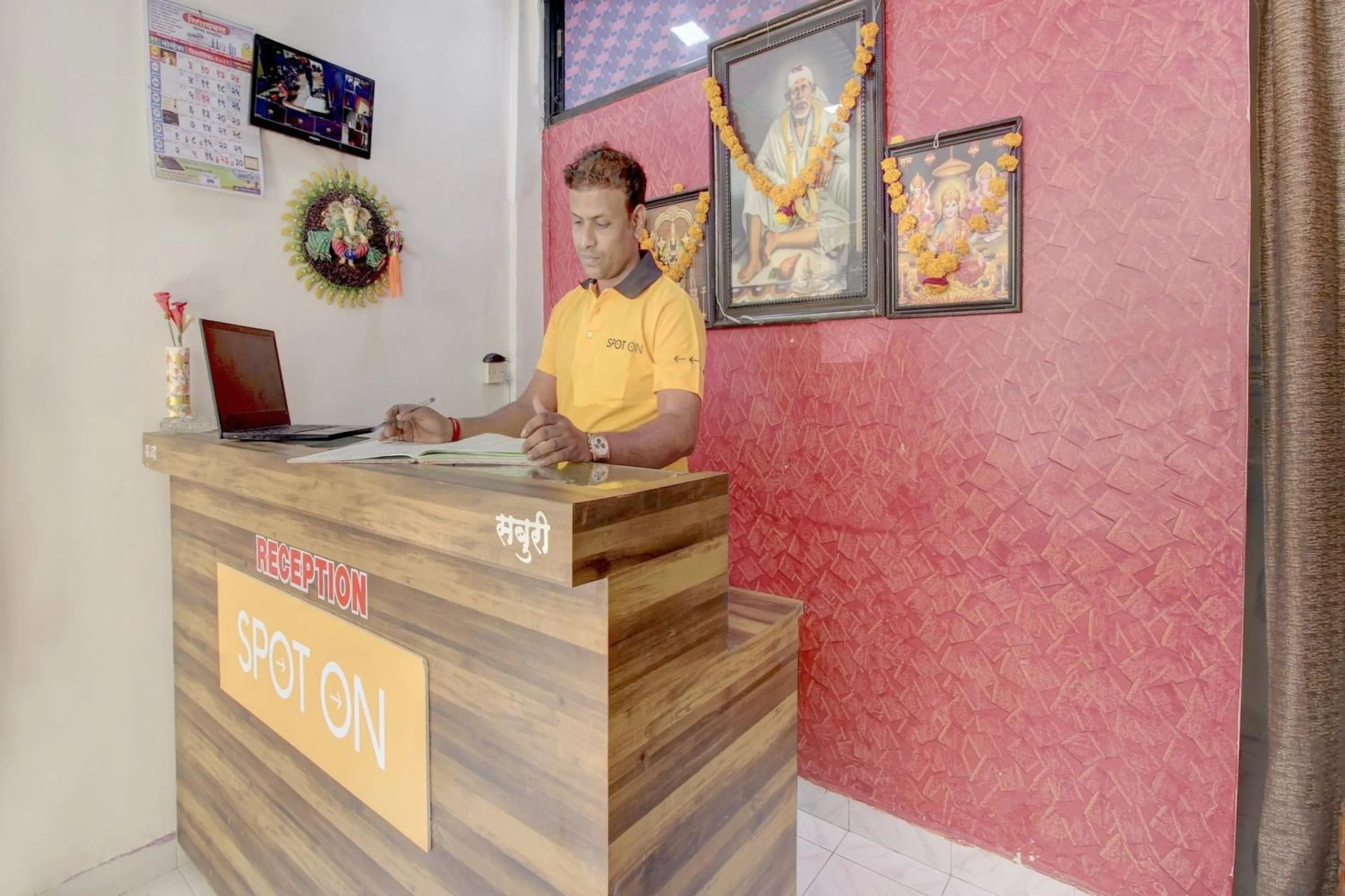 Lobby or reception in SPOT ON 63695 Hotel Sai Muskaan