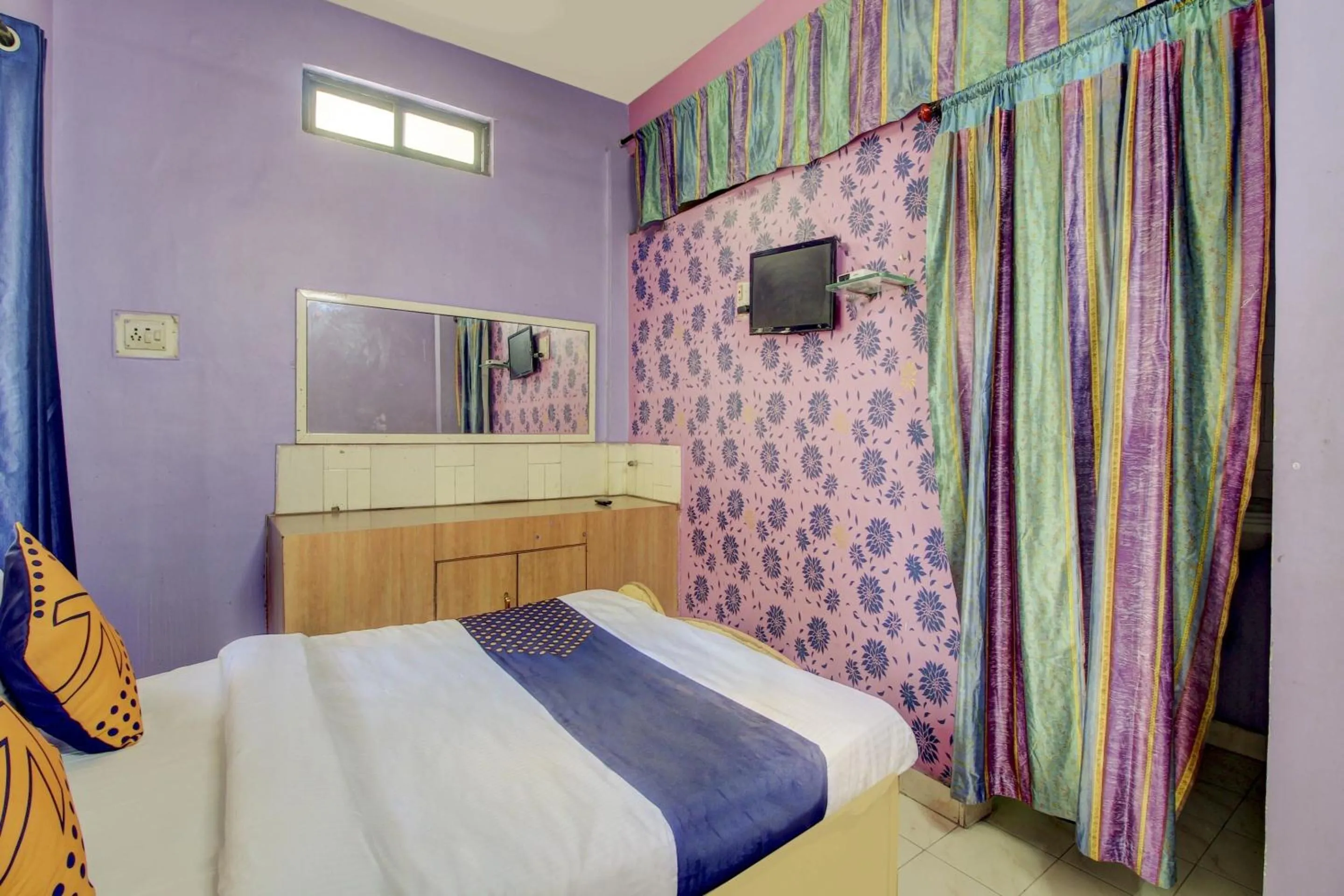 Bedroom in SPOT ON 63695 Hotel Sai Muskaan