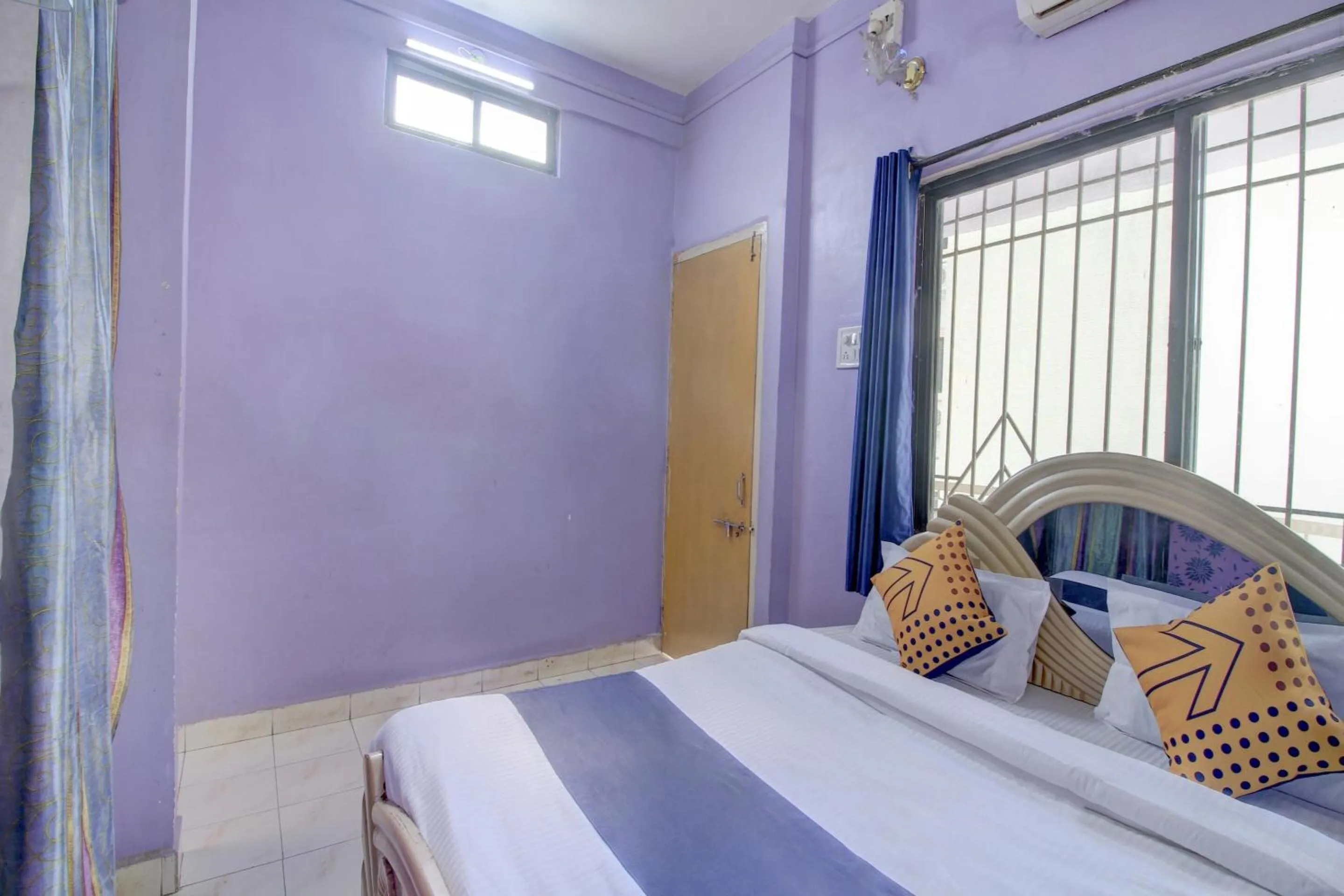 Bedroom in SPOT ON 63695 Hotel Sai Muskaan