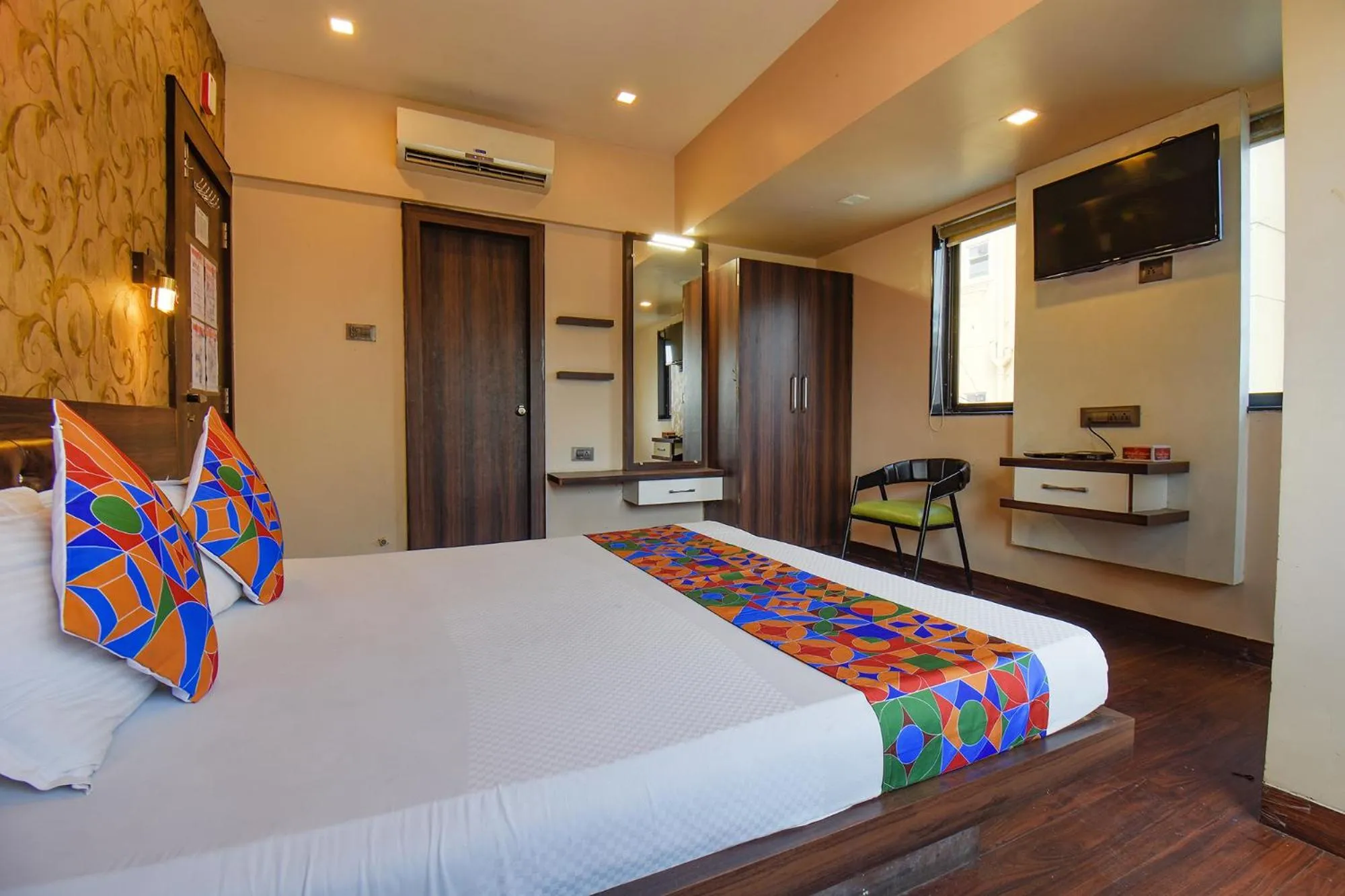 Bed in FabExpress Glory - Nr SkyWalk Bridge