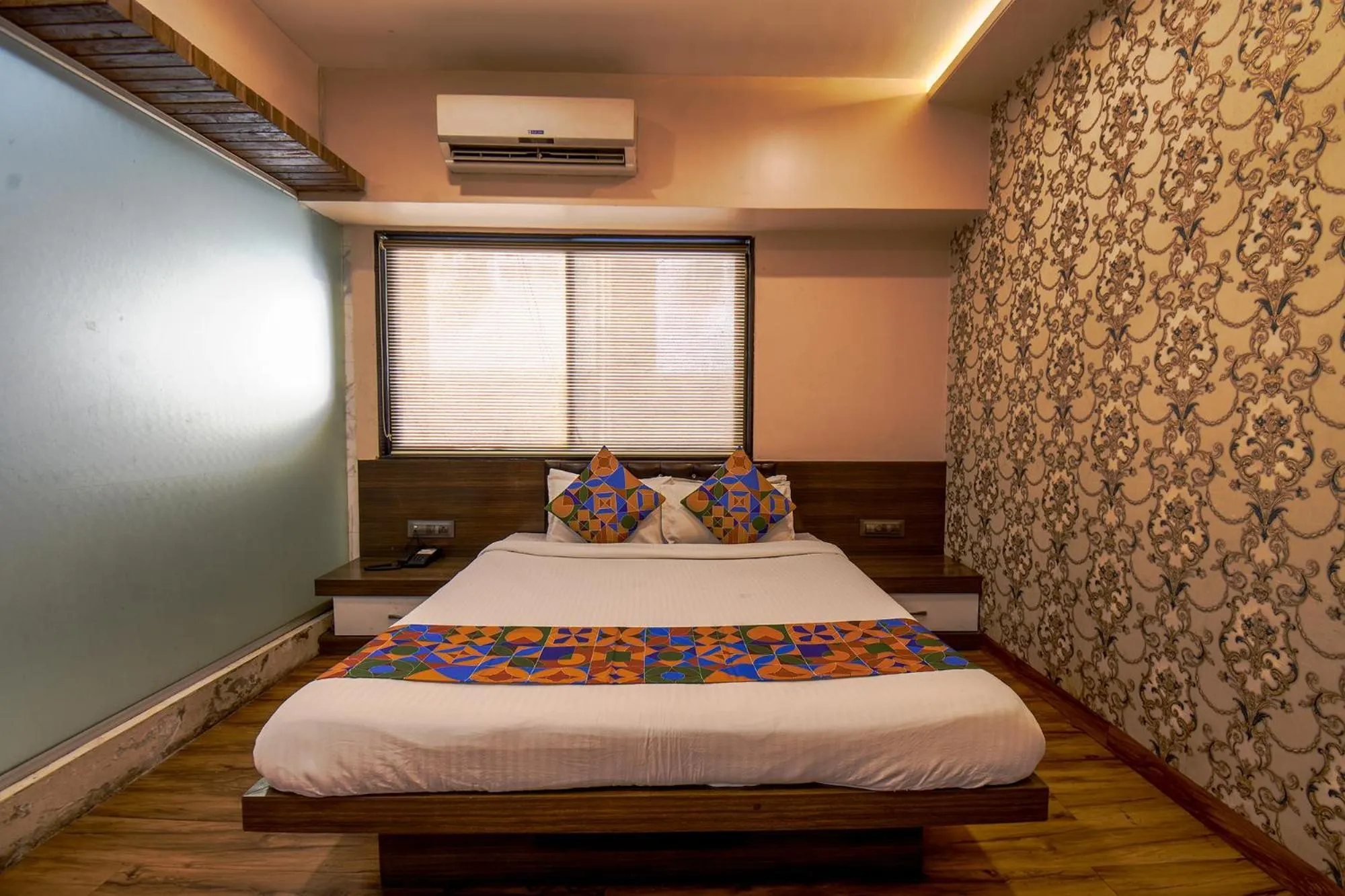 Bed in FabExpress Glory - Nr SkyWalk Bridge