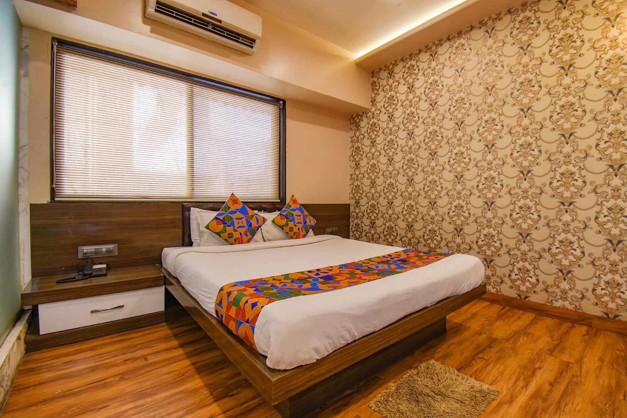 Bed in FabExpress Glory - Nr SkyWalk Bridge