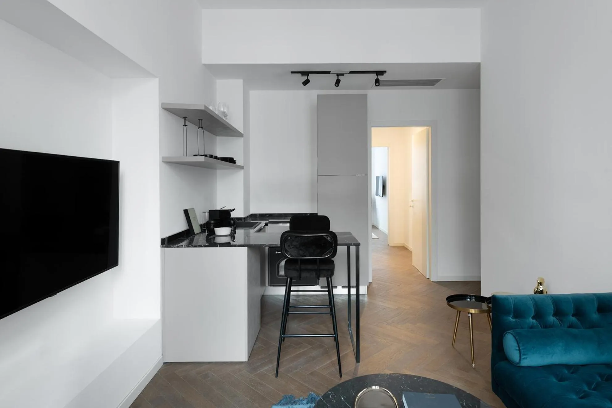 TV and multimedia in JOIVY Boutique Apartments Farneti