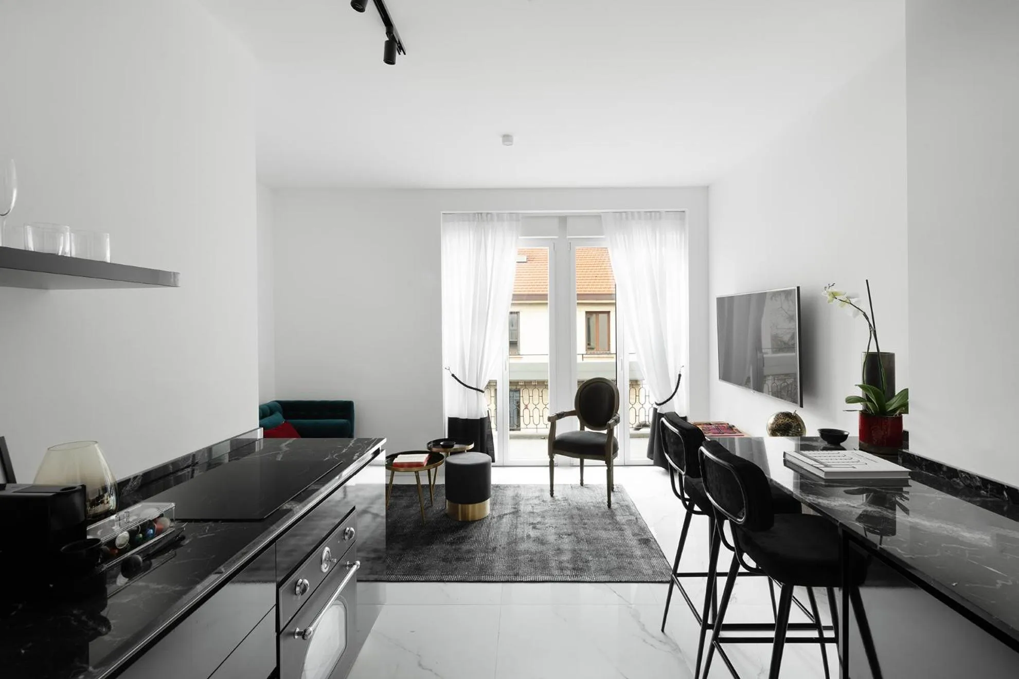 TV and multimedia in JOIVY Boutique Apartments Farneti