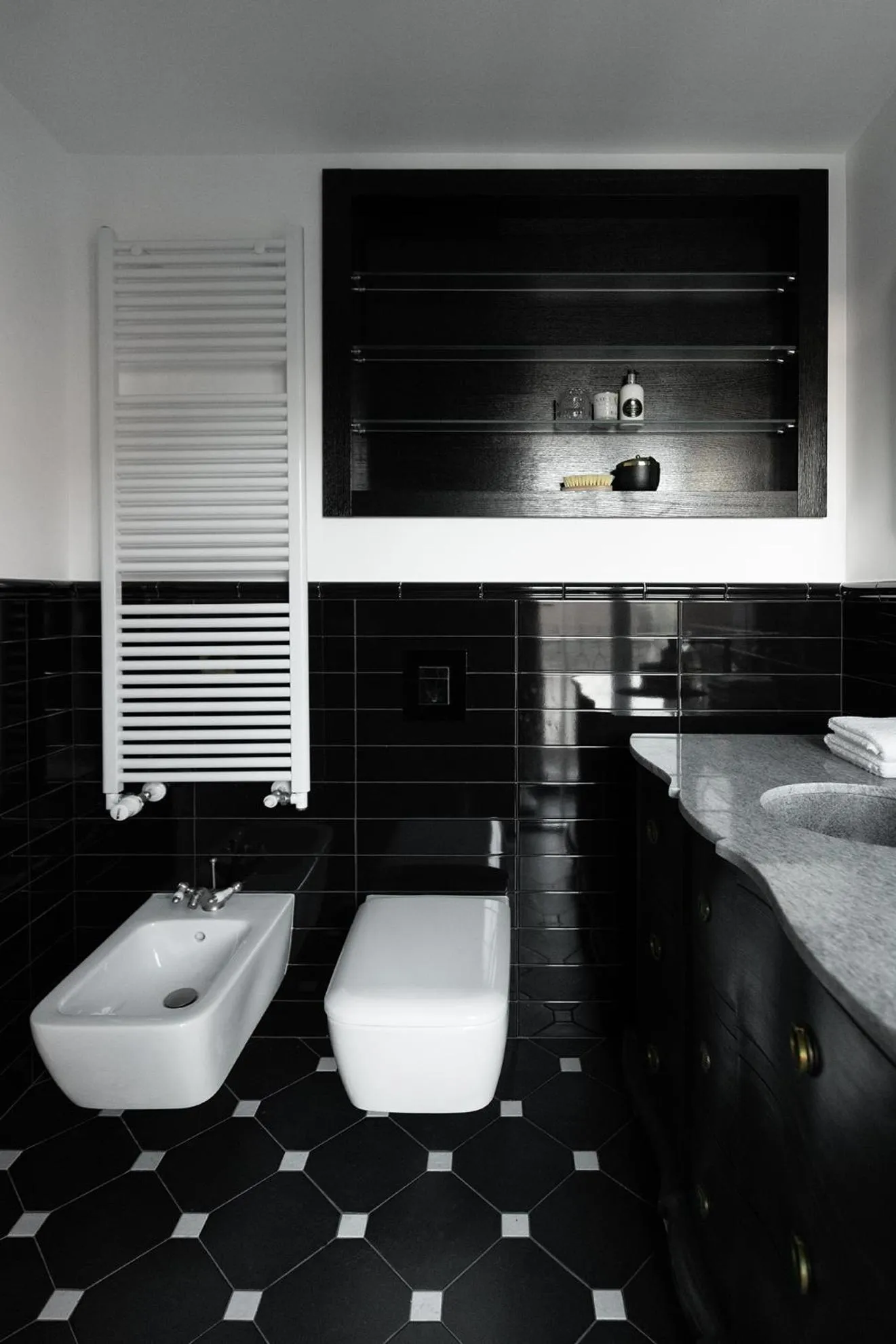 Toilet in JOIVY Boutique Apartments Farneti