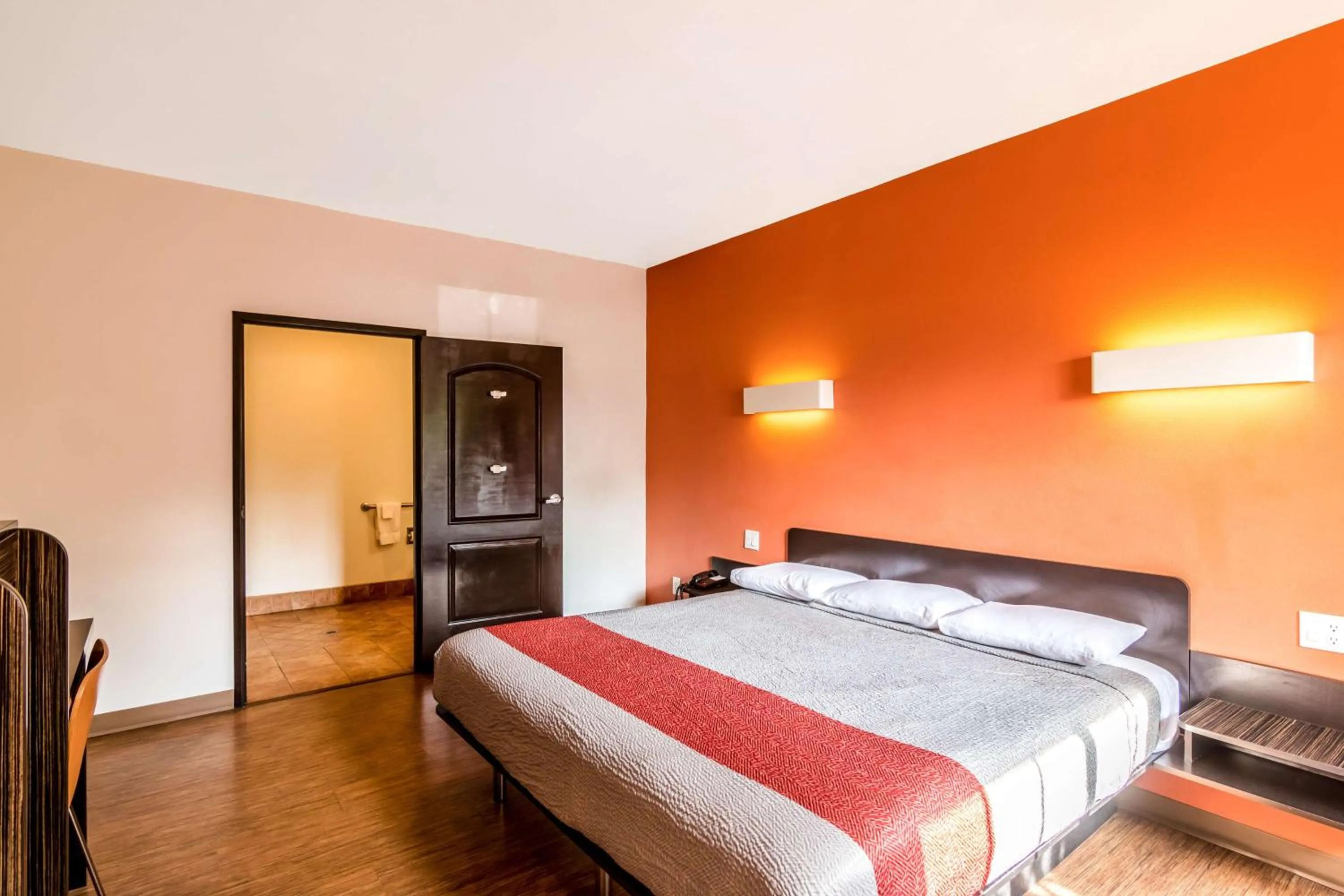 Photo of the whole room, Bed in Motel 6 Bell Gardens, CA - Los Angeles