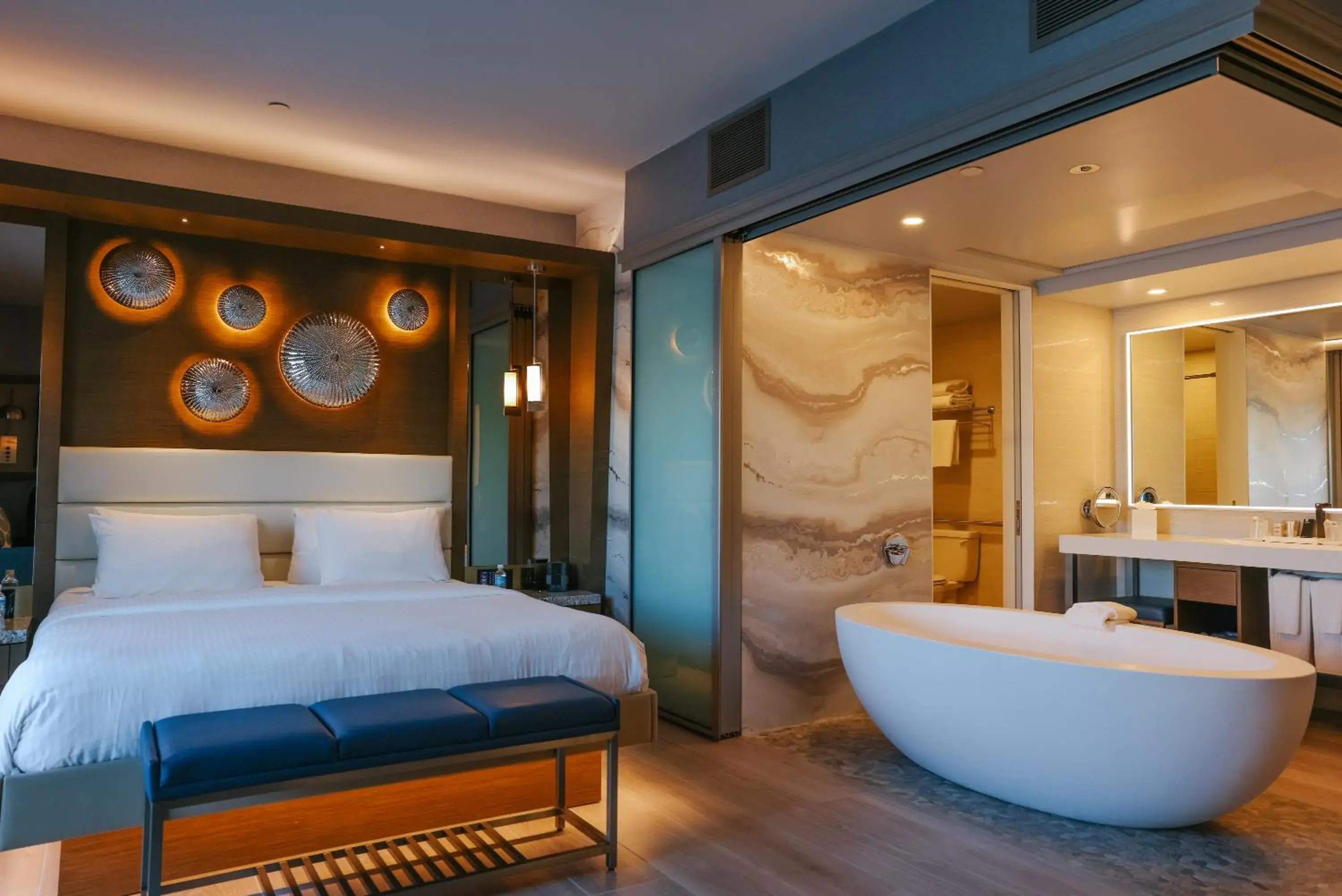 Deluxe King Spa Room - Disability Access in Shade Hotel Manhattan Beach Deluxe King Spa Room - Disability Access in Shade Hotel Manhattan Beach