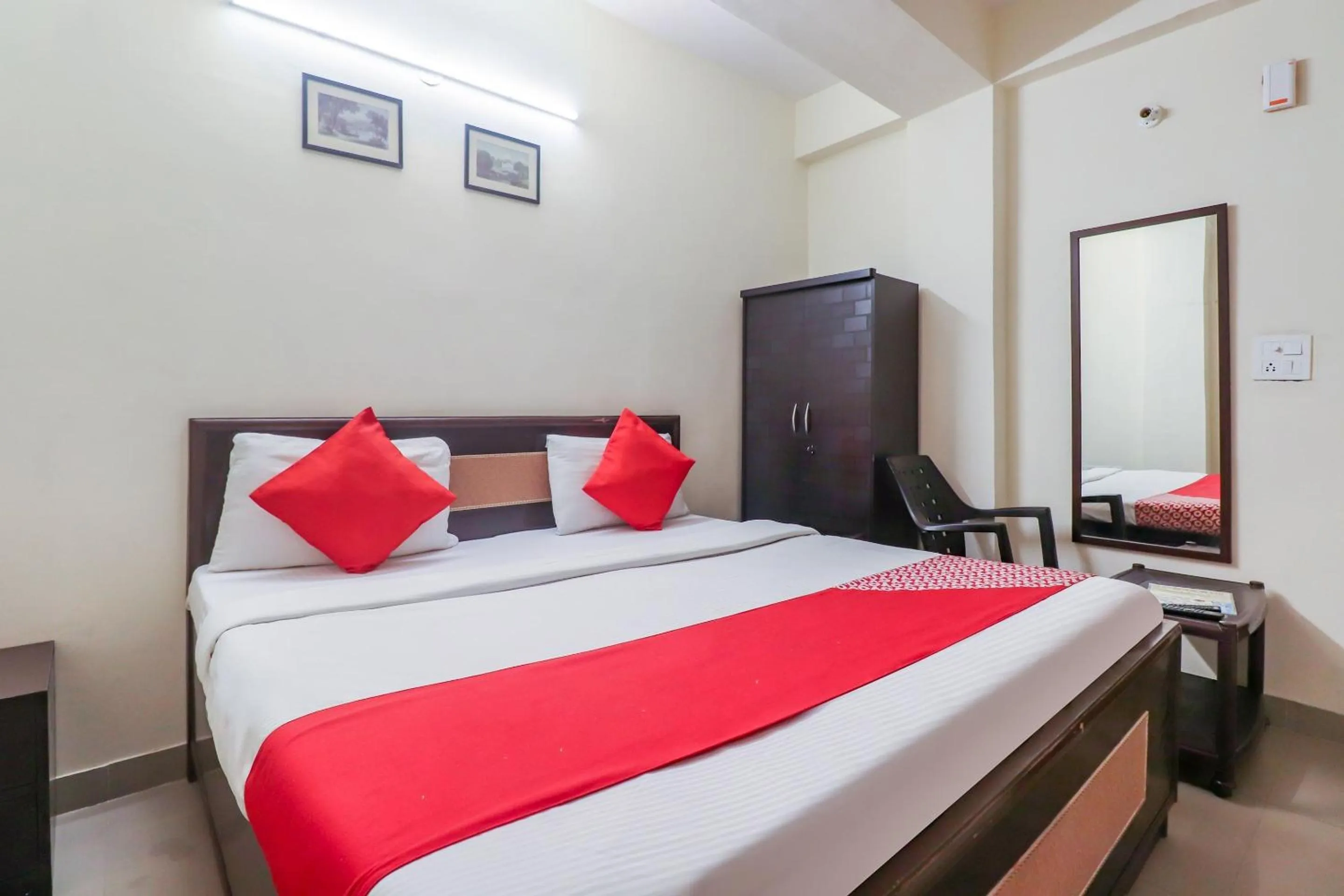 Bedroom, Bed in Hotel O Red Rose Residency