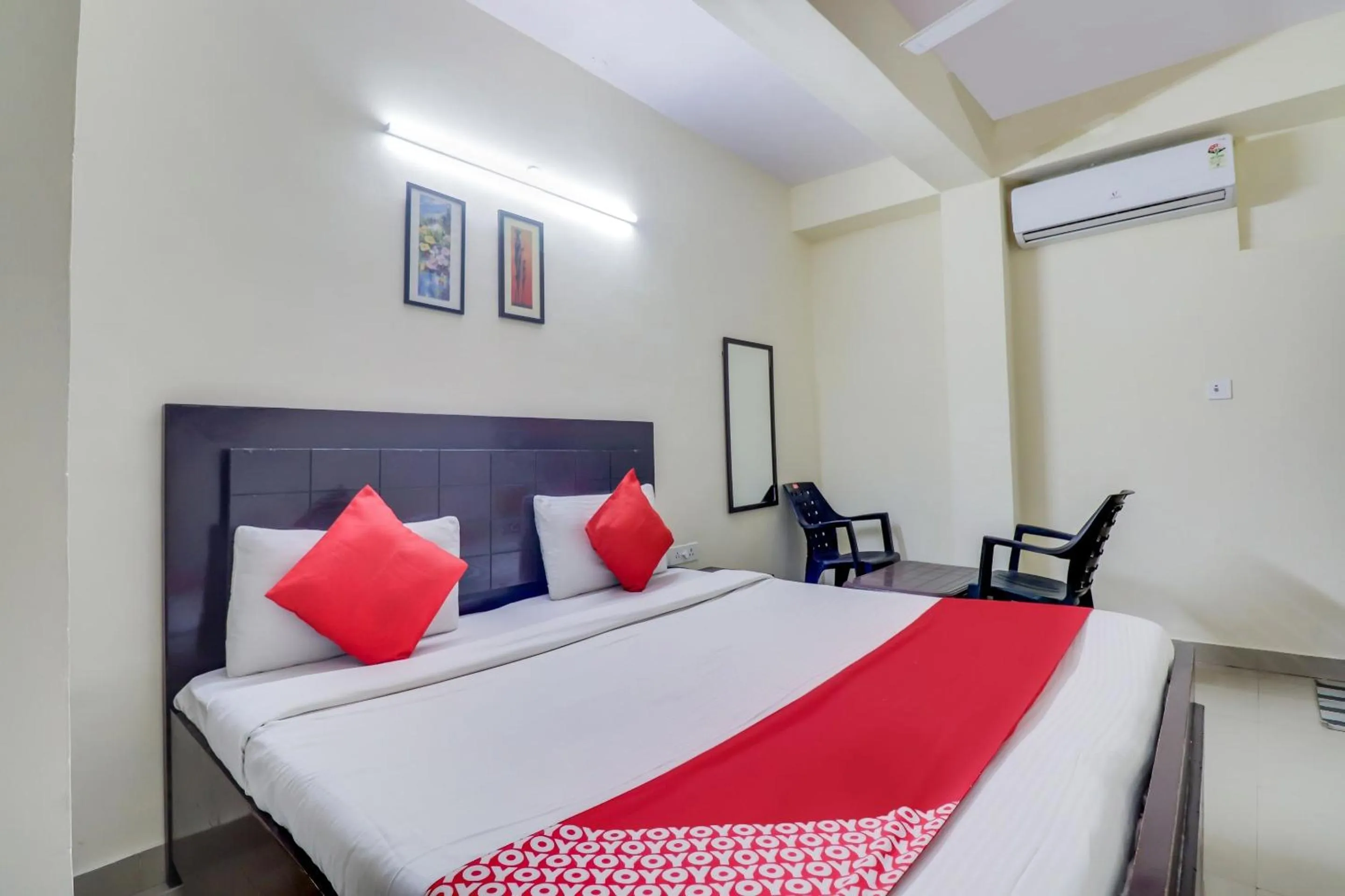 Bedroom, Bed in Hotel O Red Rose Residency