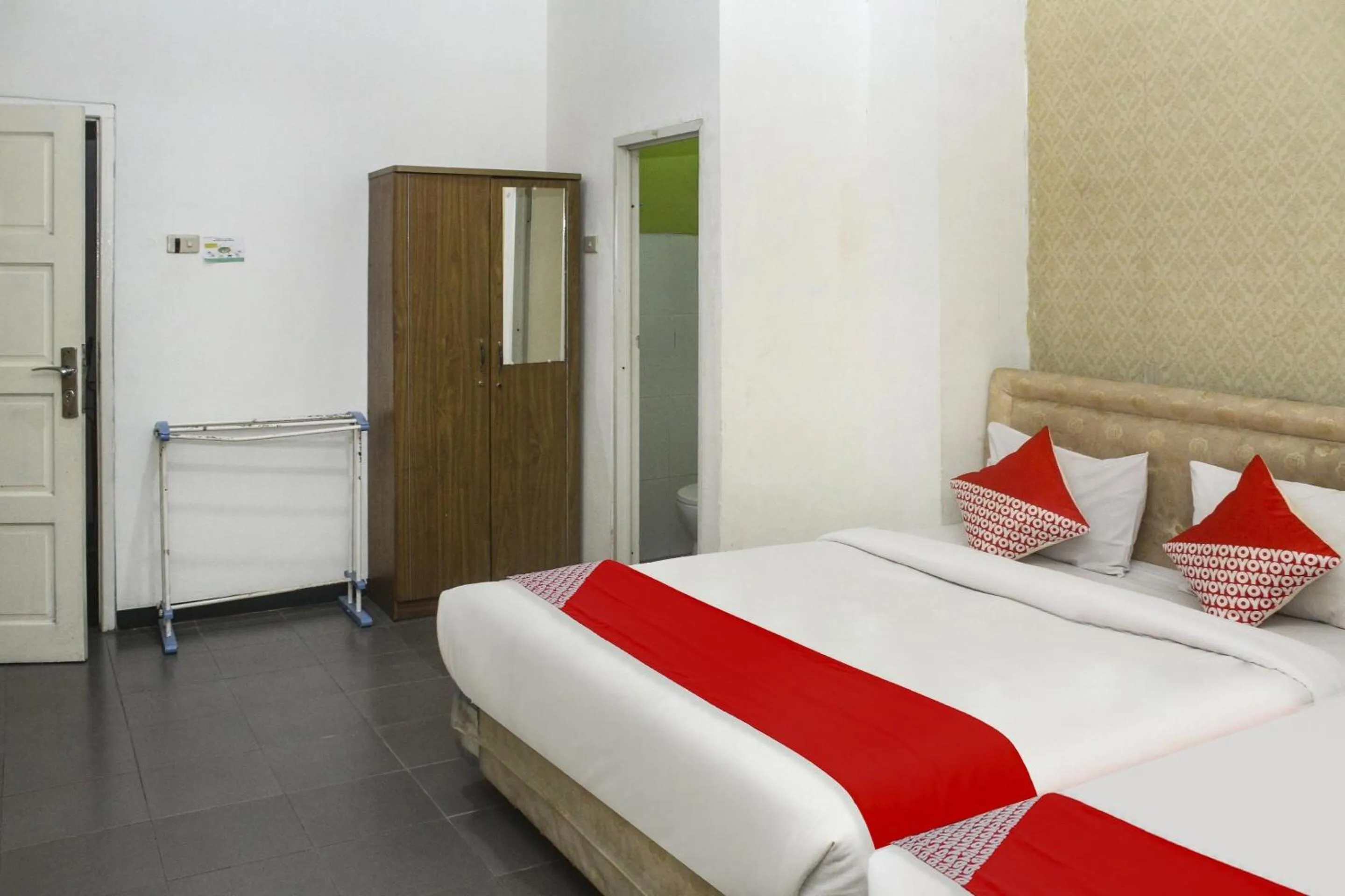 Bathroom, Bed in Hotel O Wisma Hulubalang