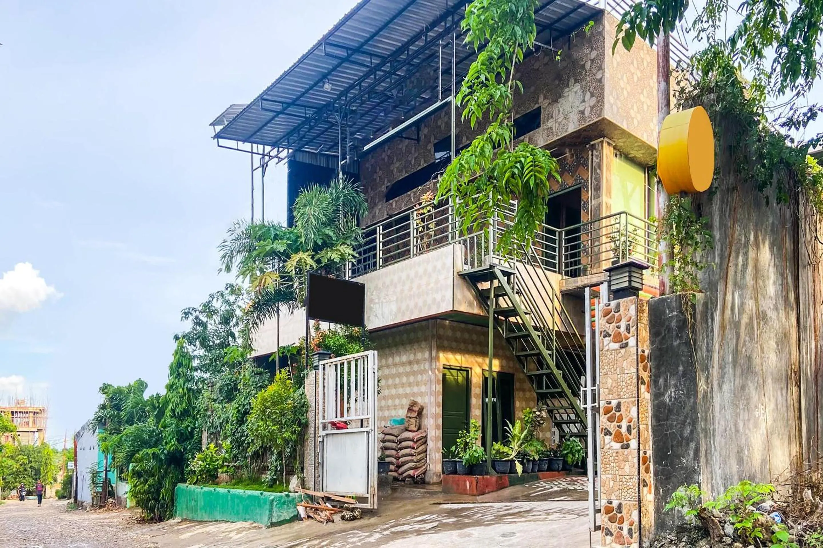 Facade/entrance in OYO 2518 Wilma Hotel Ii Premier