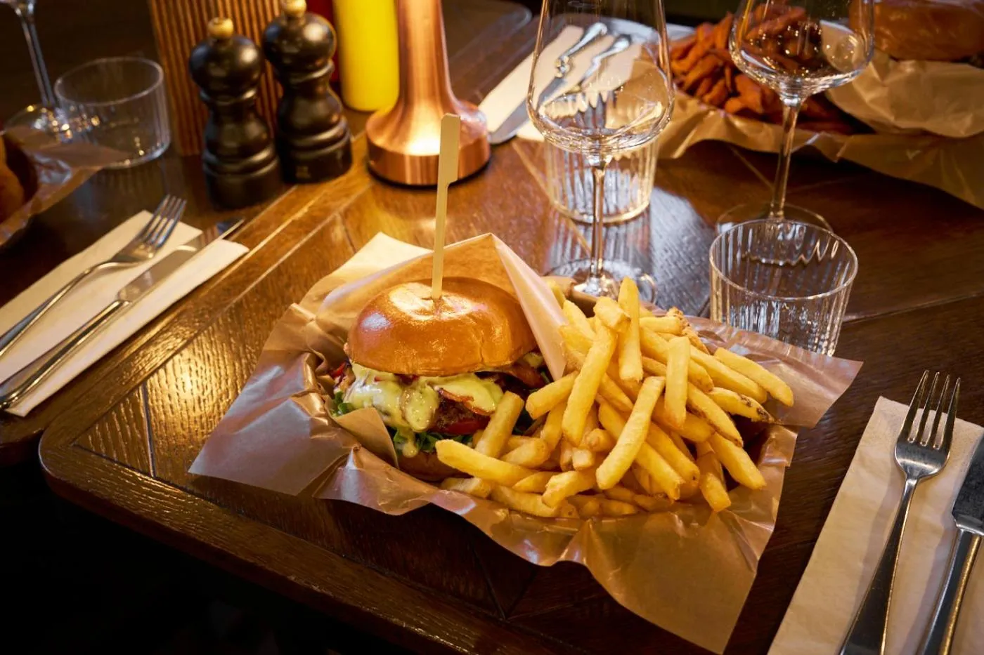 Restaurant/places to eat in Best Western Hotel at 108