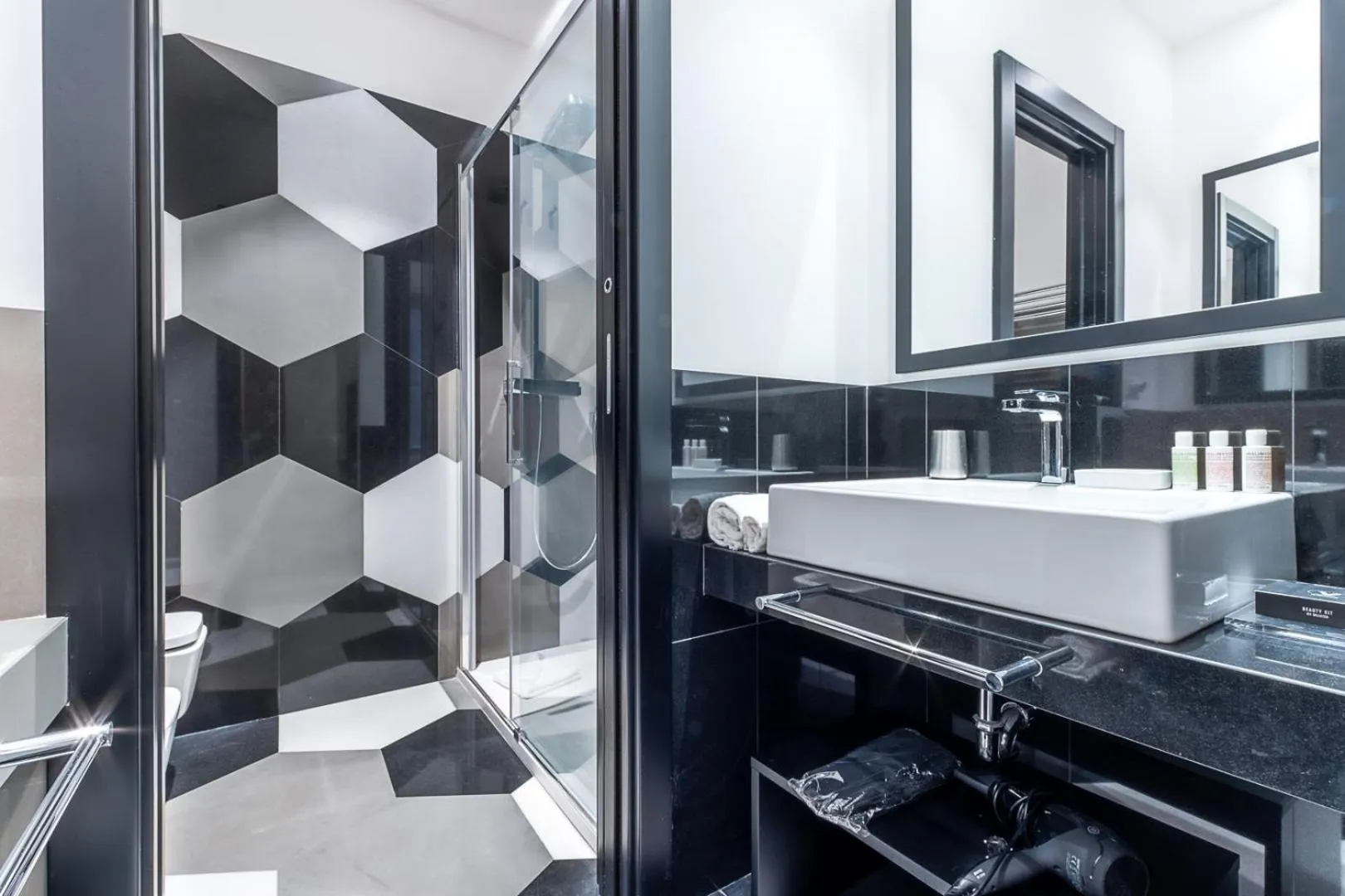 Shower in V-Accommodation IV Fontane