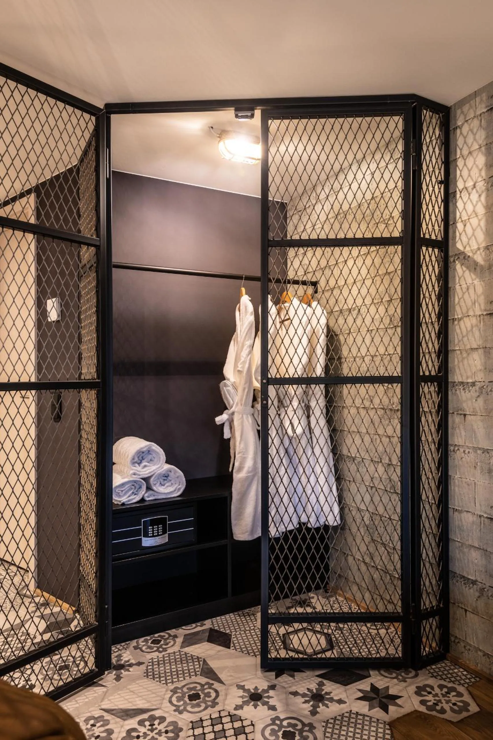 wardrobe in PAPA RHEIN - Hotel & Spa