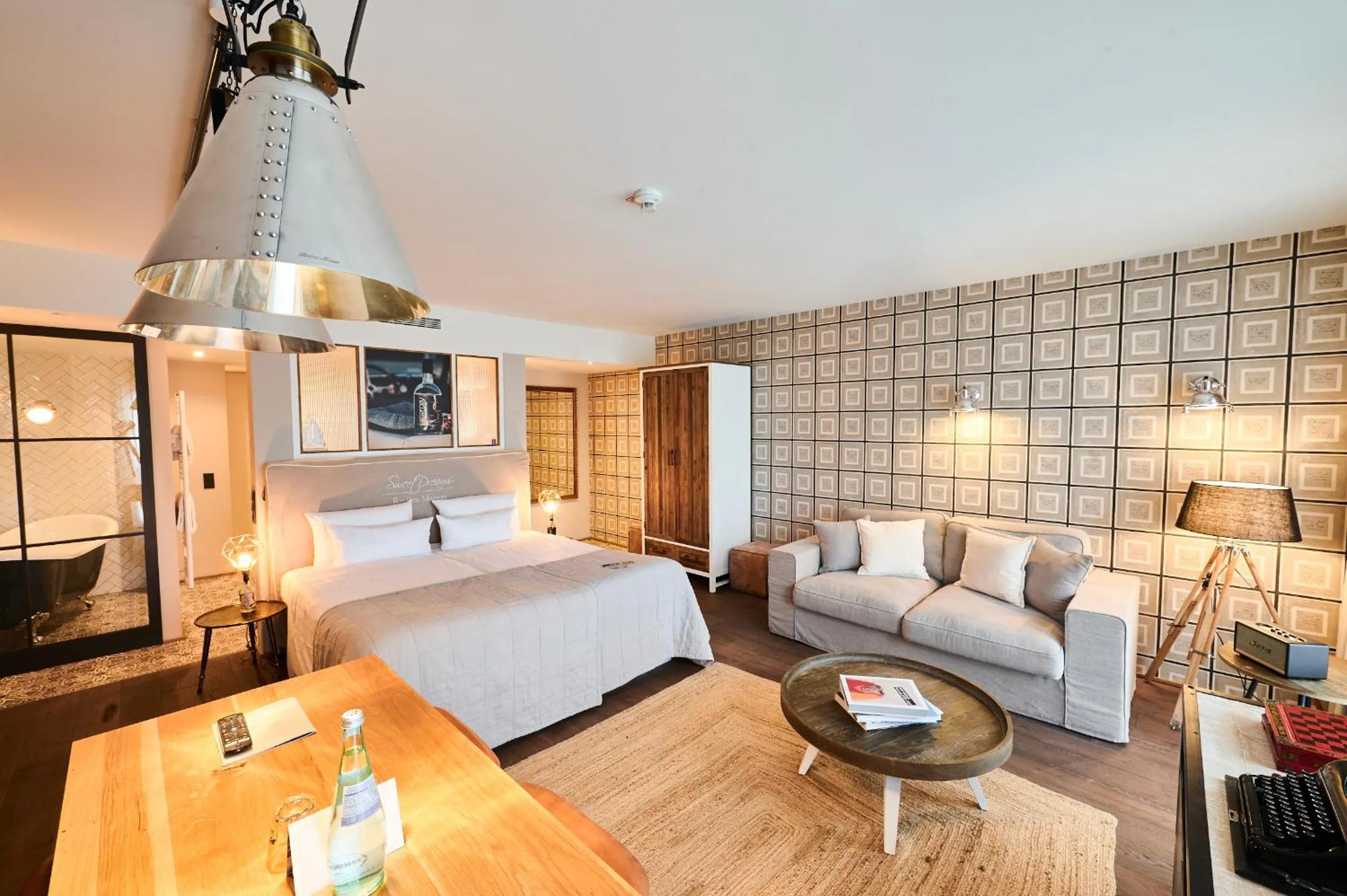 Photo of the whole room, Bed in PAPA RHEIN - Hotel & Spa