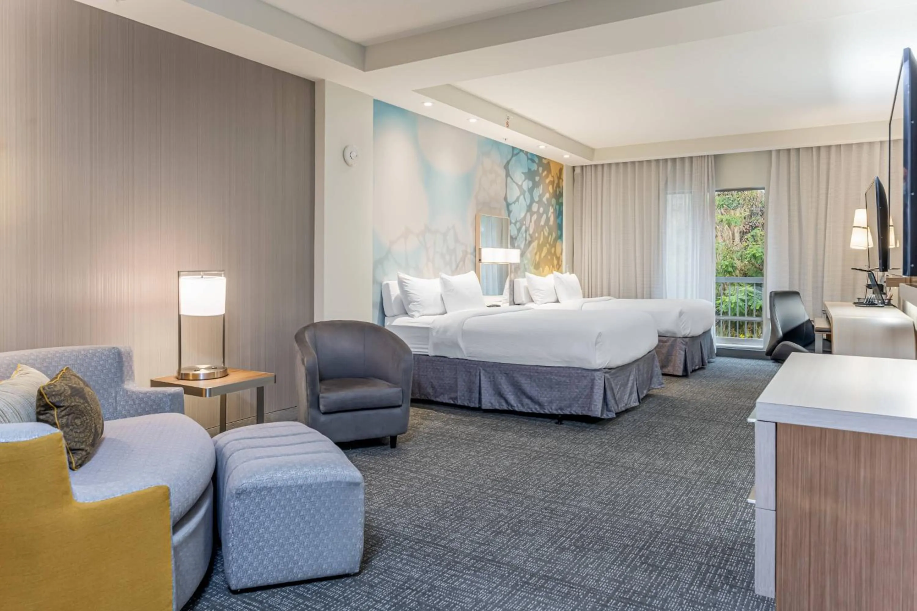 Photo of the whole room, Bed in Courtyard Asheville Biltmore Village