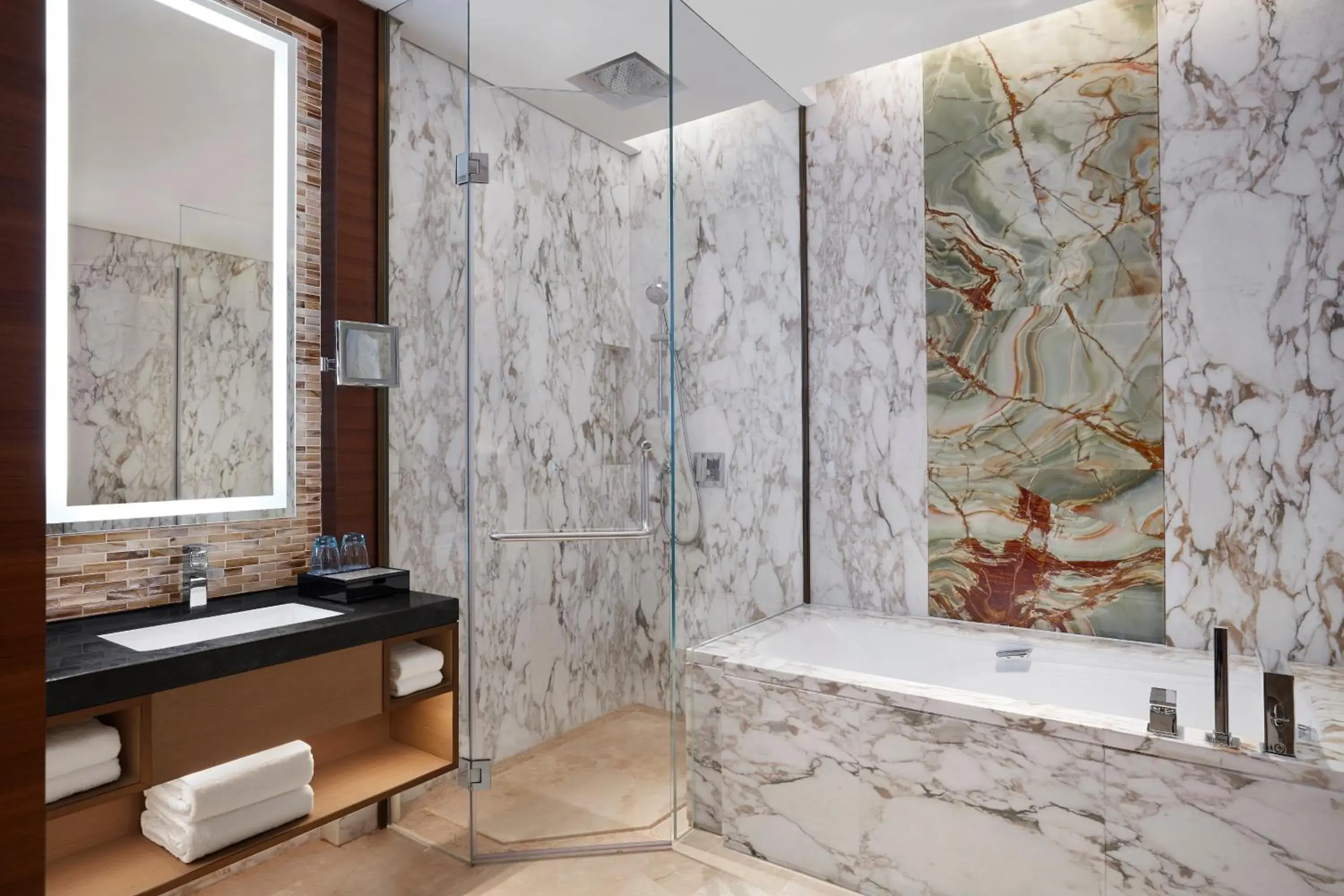 Deluxe, Guest room, 1 King, City view in Sheraton Beijing Lize Hotel Deluxe, Guest room, 1 King, City view in Sheraton Beijing Lize Hotel