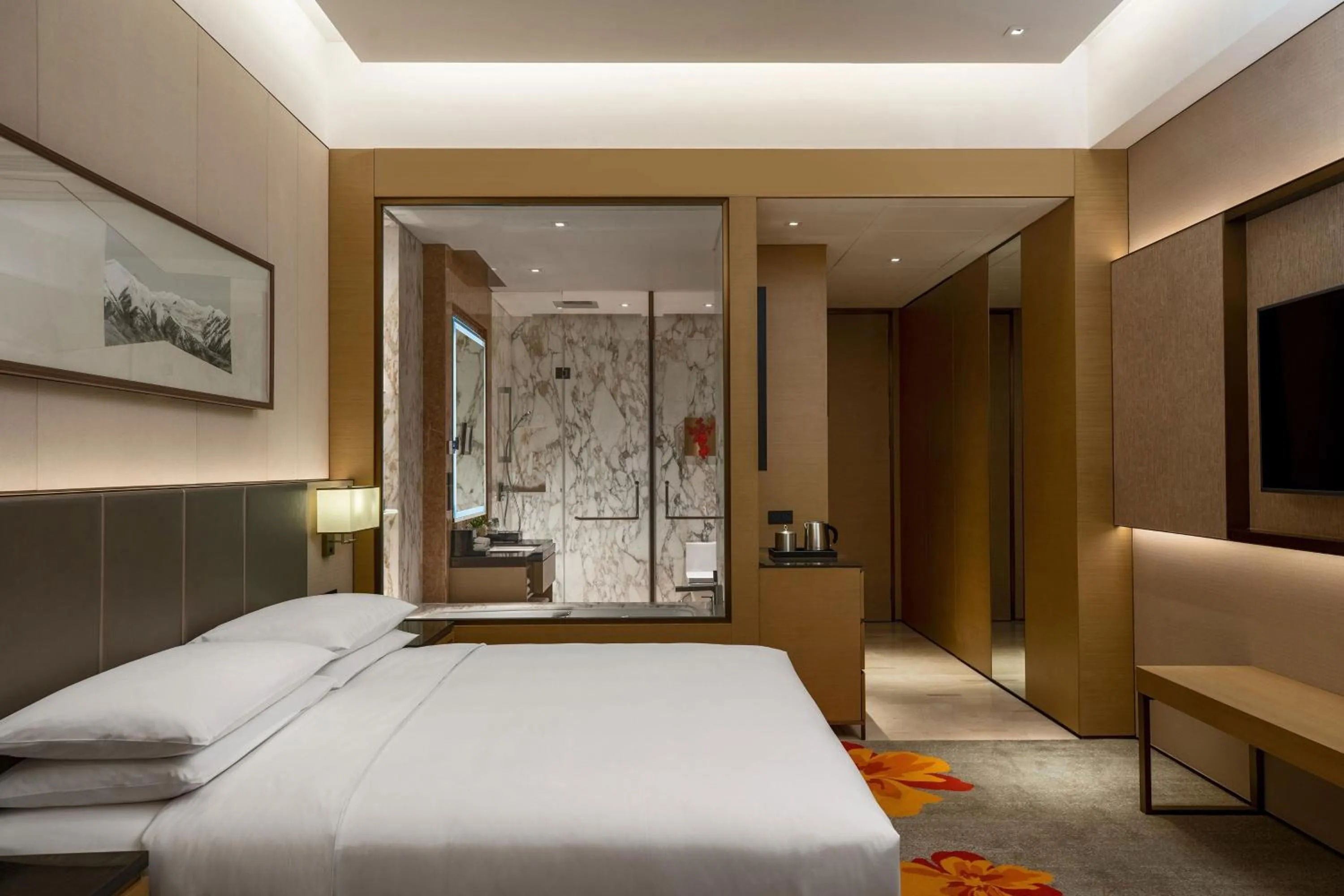 Photo of the whole room, Bed in Sheraton Beijing Lize Hotel