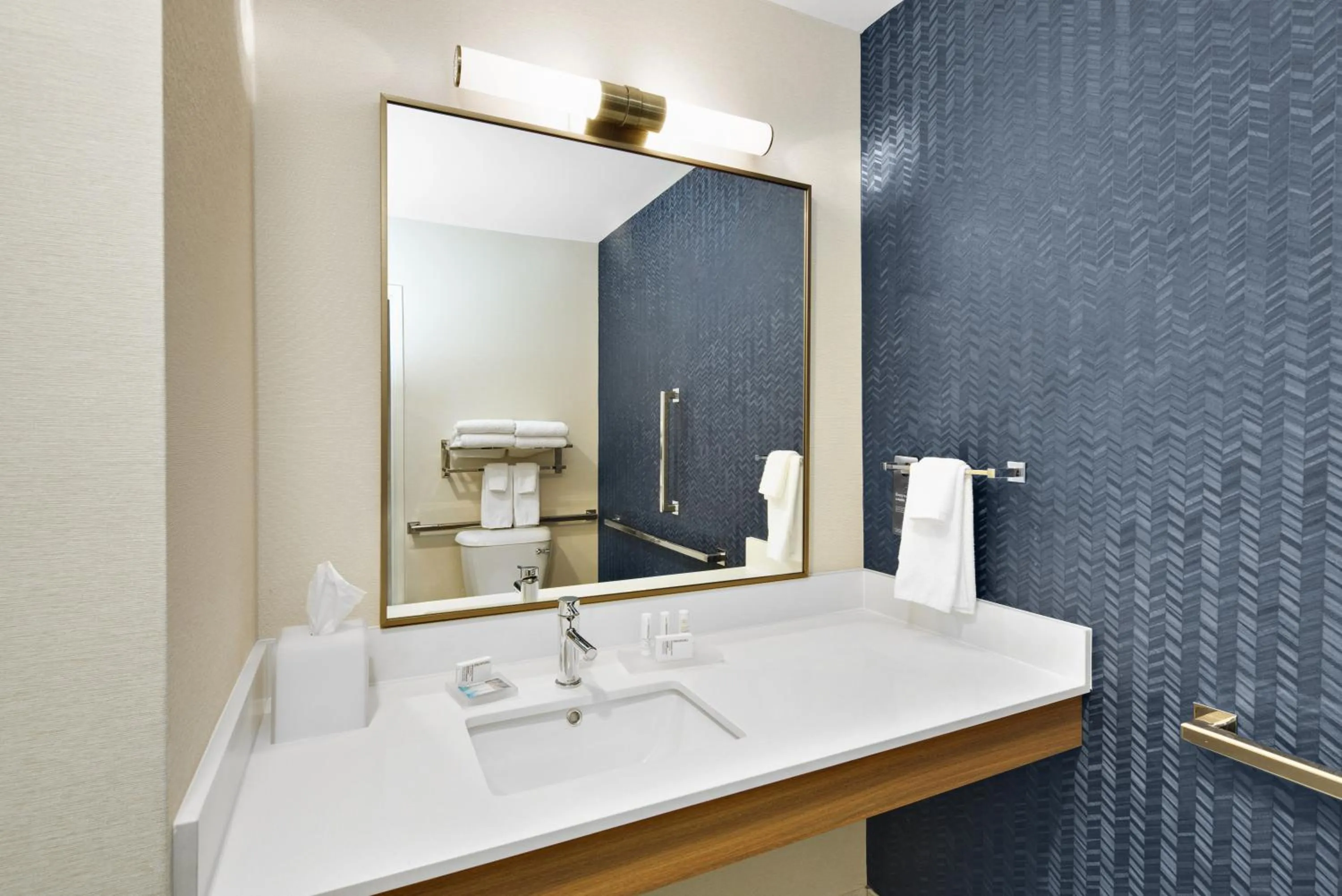Bathroom in Fairfield Inn & Suites Columbus New Albany