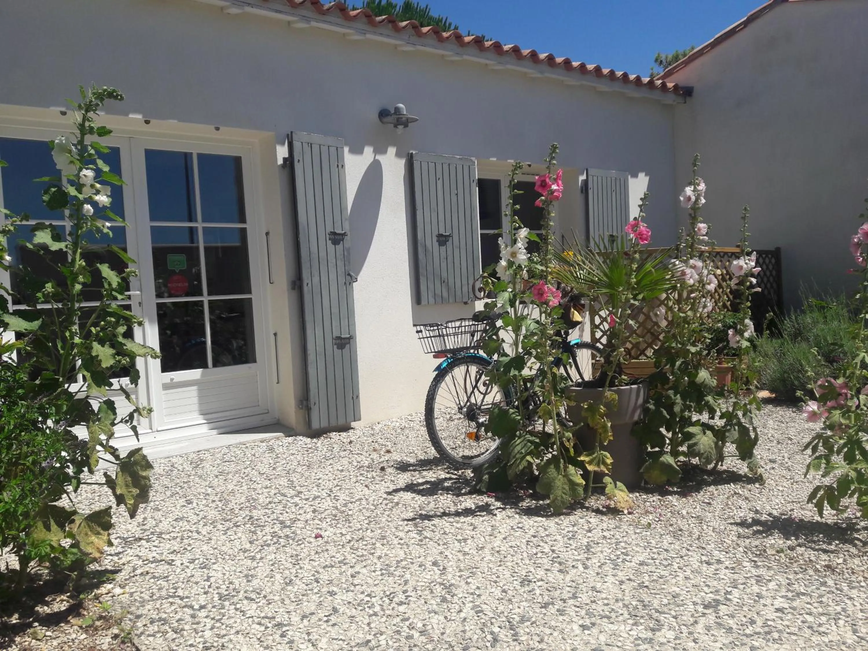 Facade/entrance in La Villa - Hôtel Bien Être