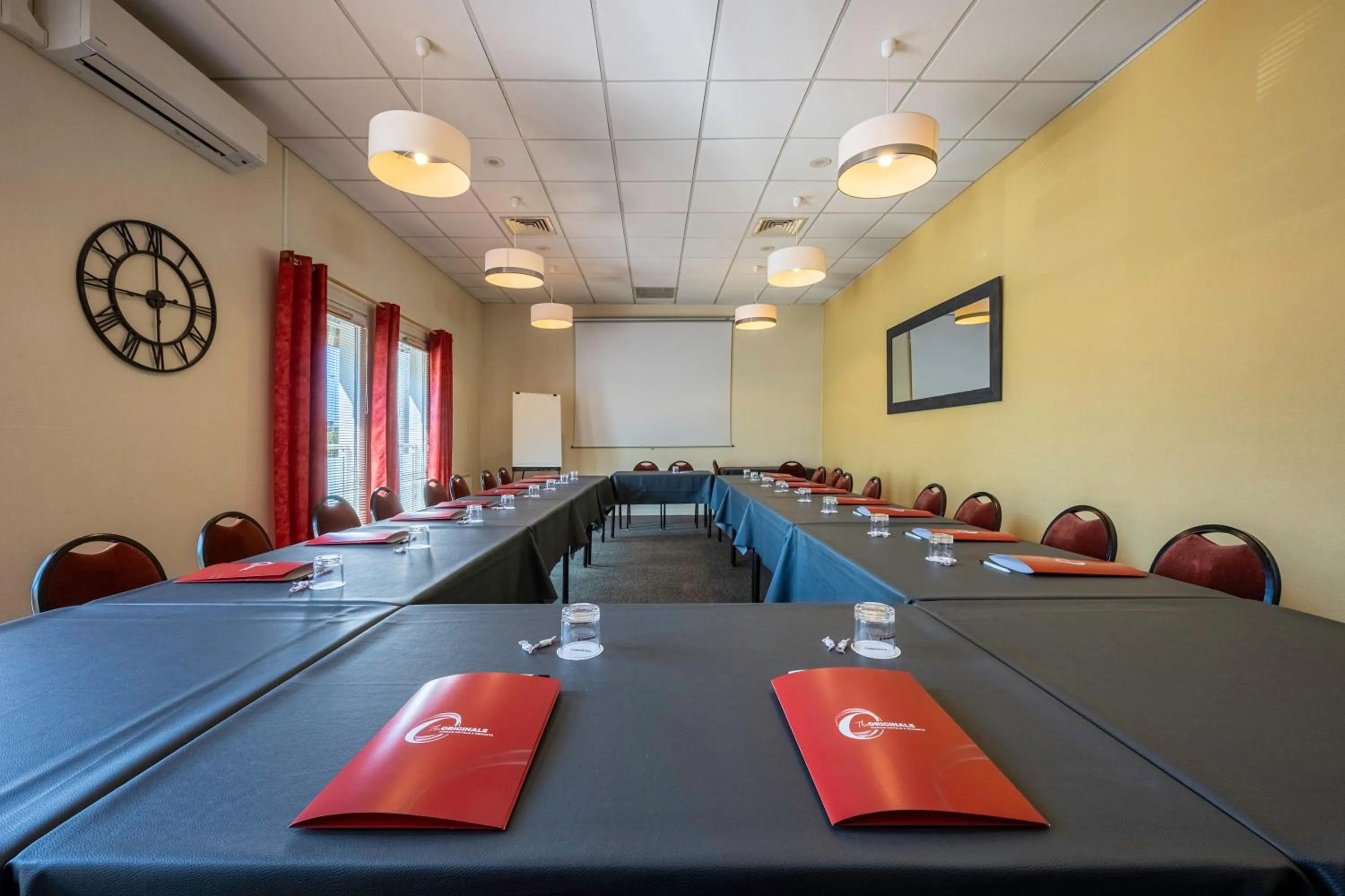 Meeting/conference room in The Originals City, Hôtel du Faucigny, Cluses Ouest