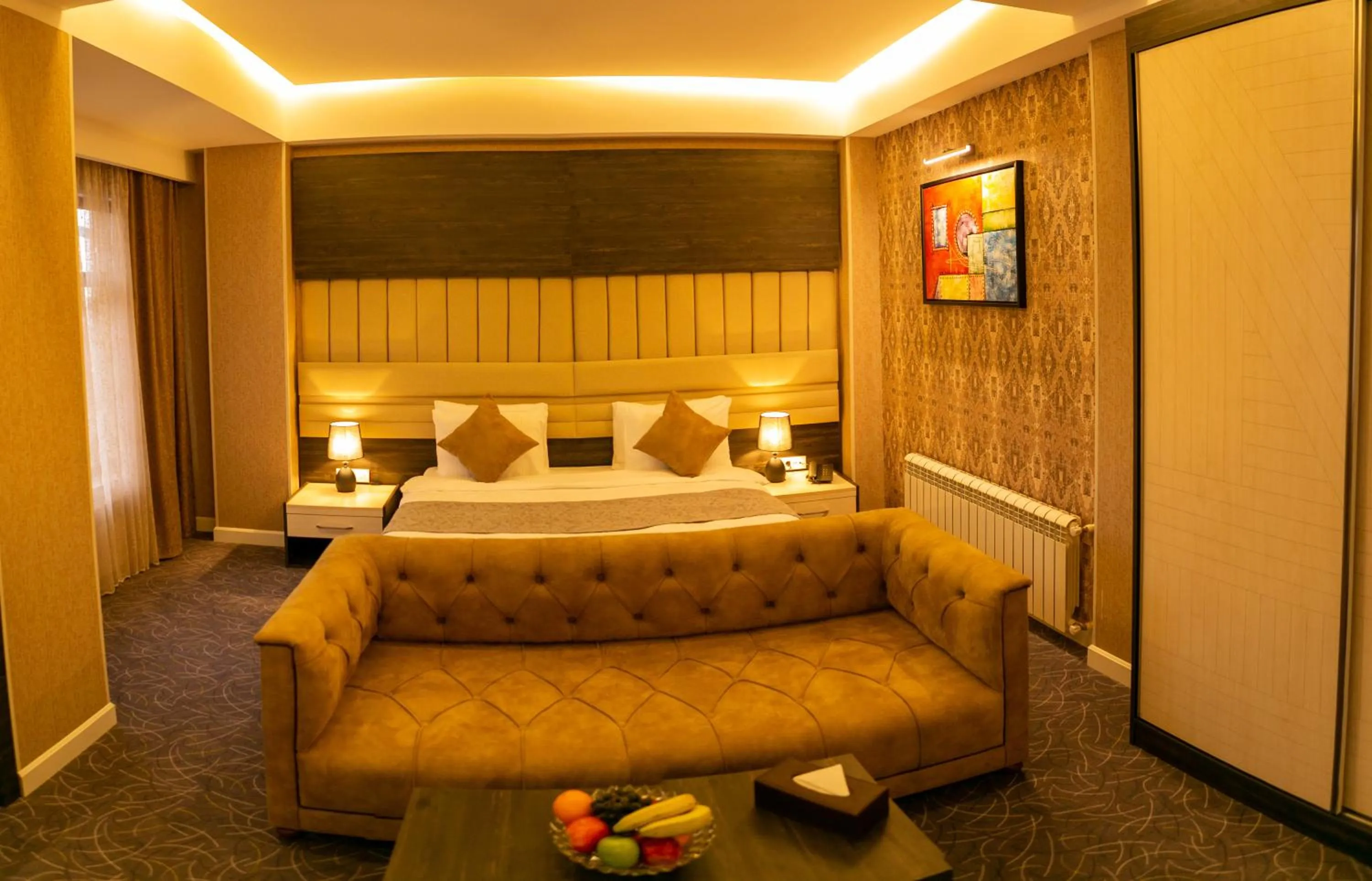 Photo of the whole room, Bed in Parkway Inn Hotel & Spa