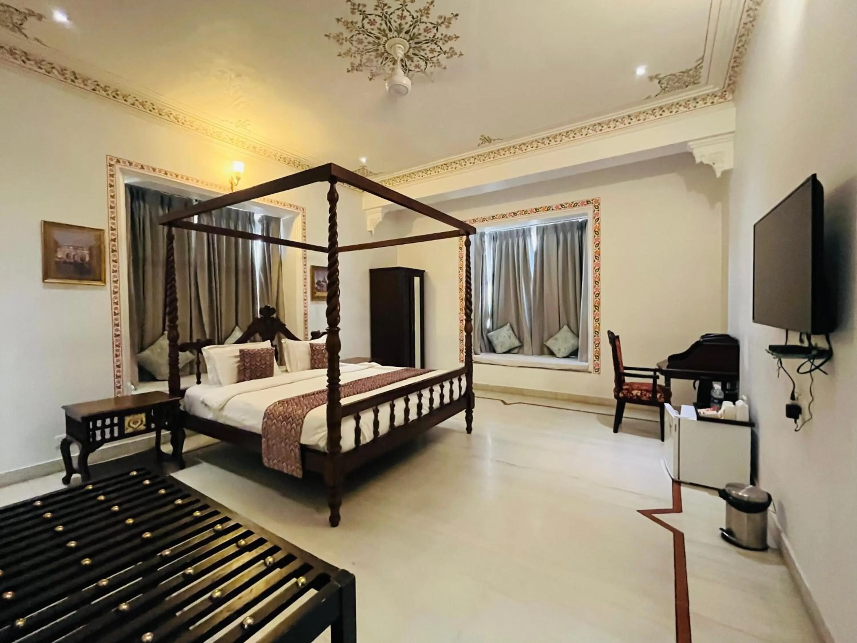 Bedroom, Bed in Hotel Boheda Palace - 1KM away from Lake Pichola
