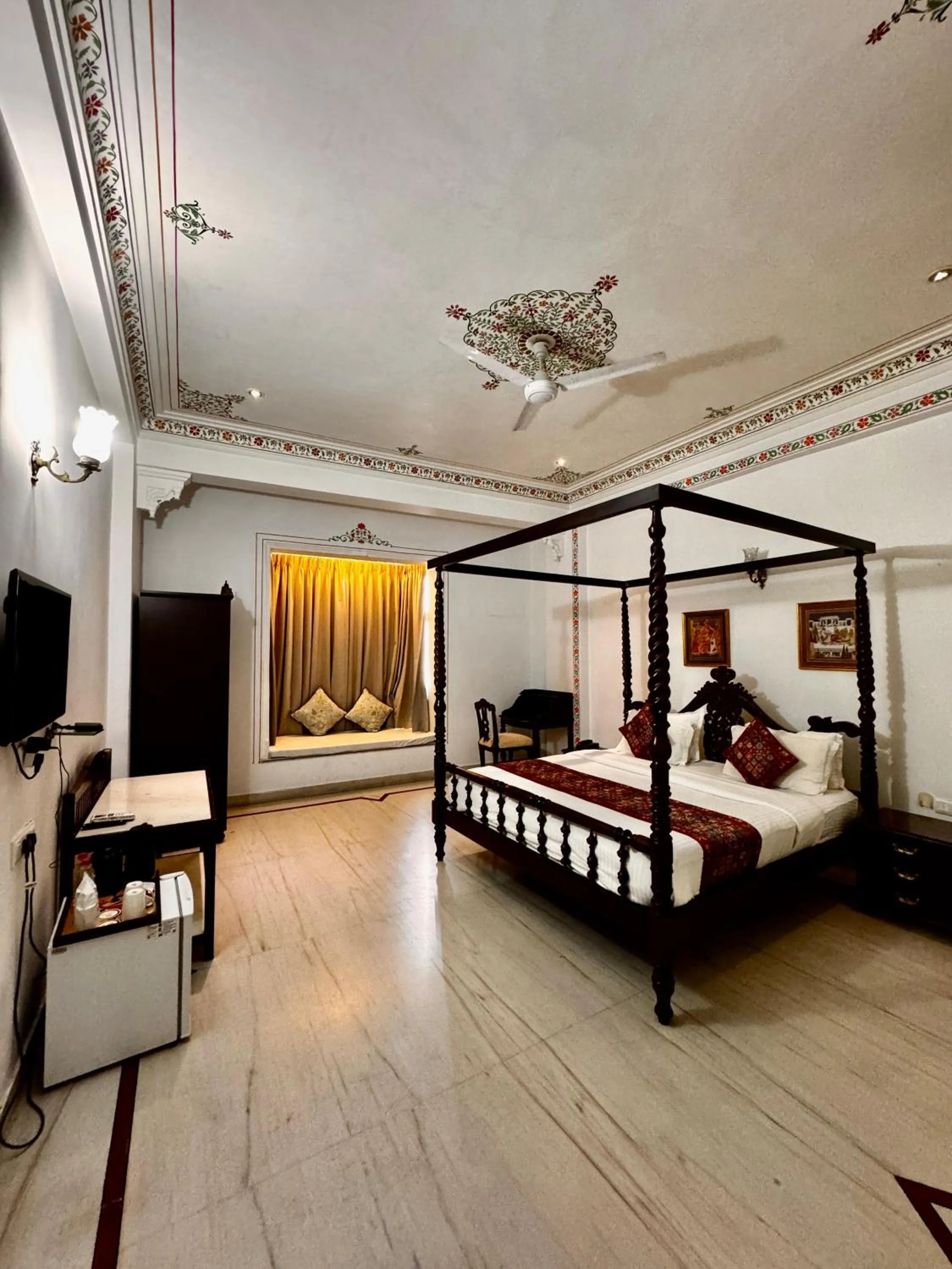 Bedroom, Bed in Hotel Boheda Palace - 1KM away from Lake Pichola