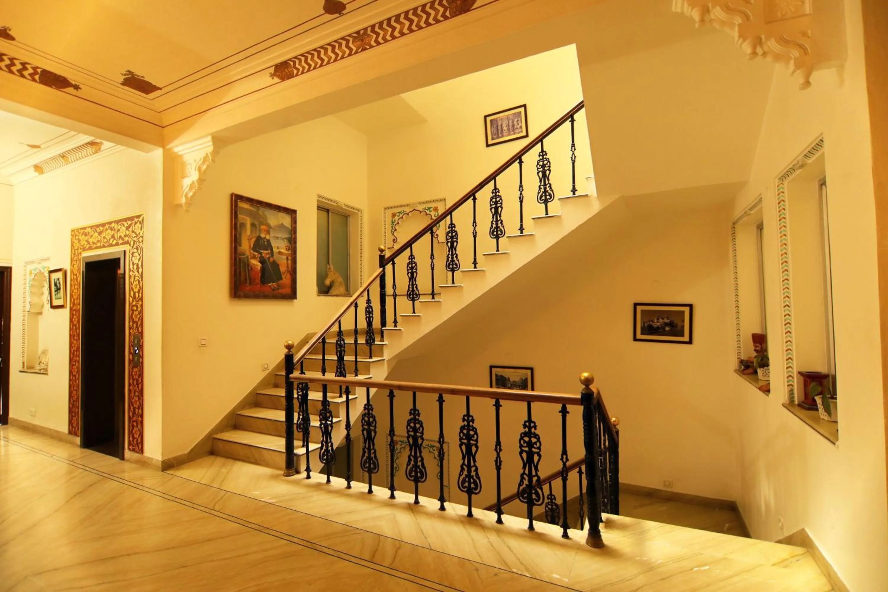 Property building in Hotel Boheda Palace - 1KM away from Lake Pichola