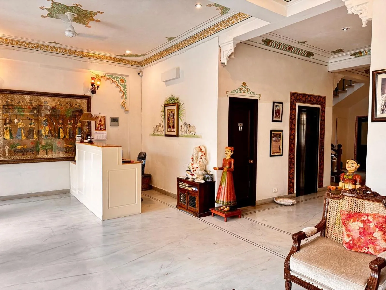 Lobby or reception in Hotel Boheda Palace - 1KM away from Lake Pichola