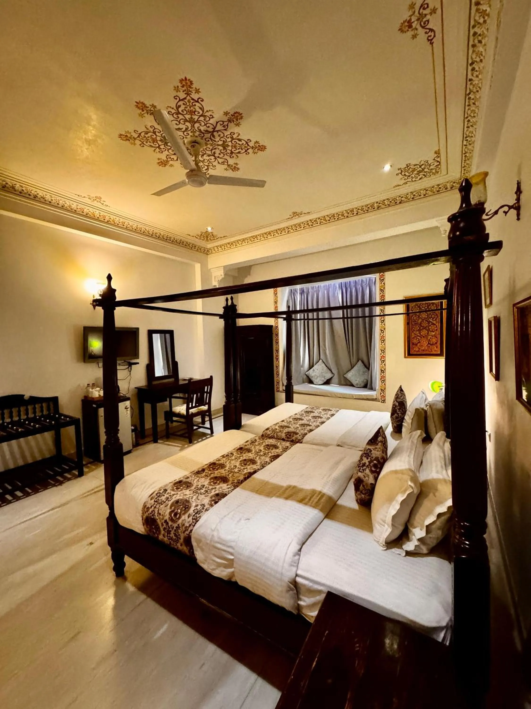Bedroom, Bed in Hotel Boheda Palace - 1KM away from Lake Pichola