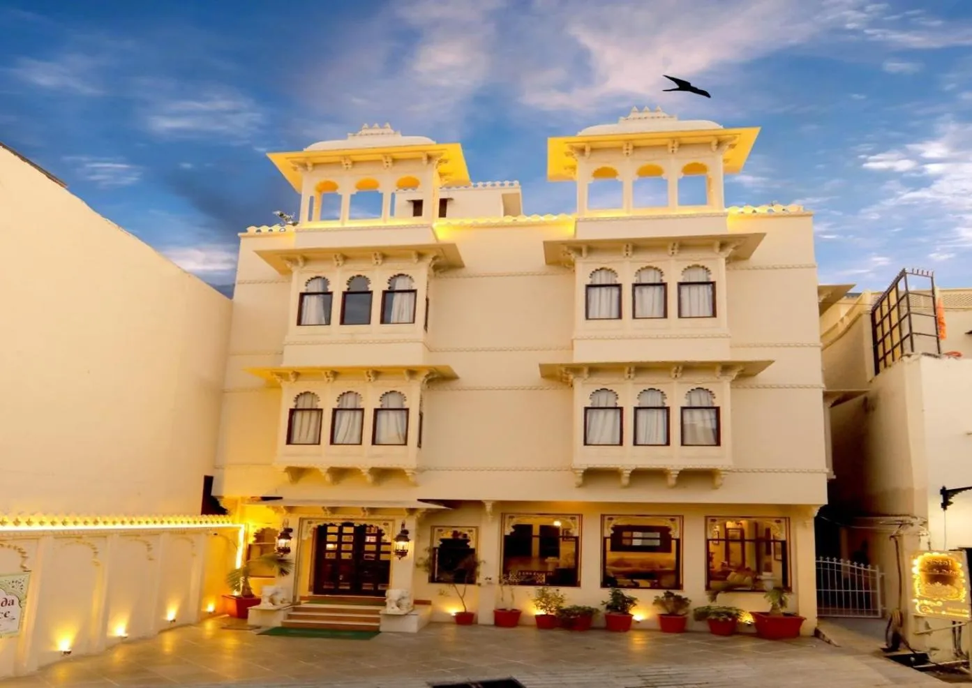 Property building in Hotel Boheda Palace - 1KM away from Lake Pichola